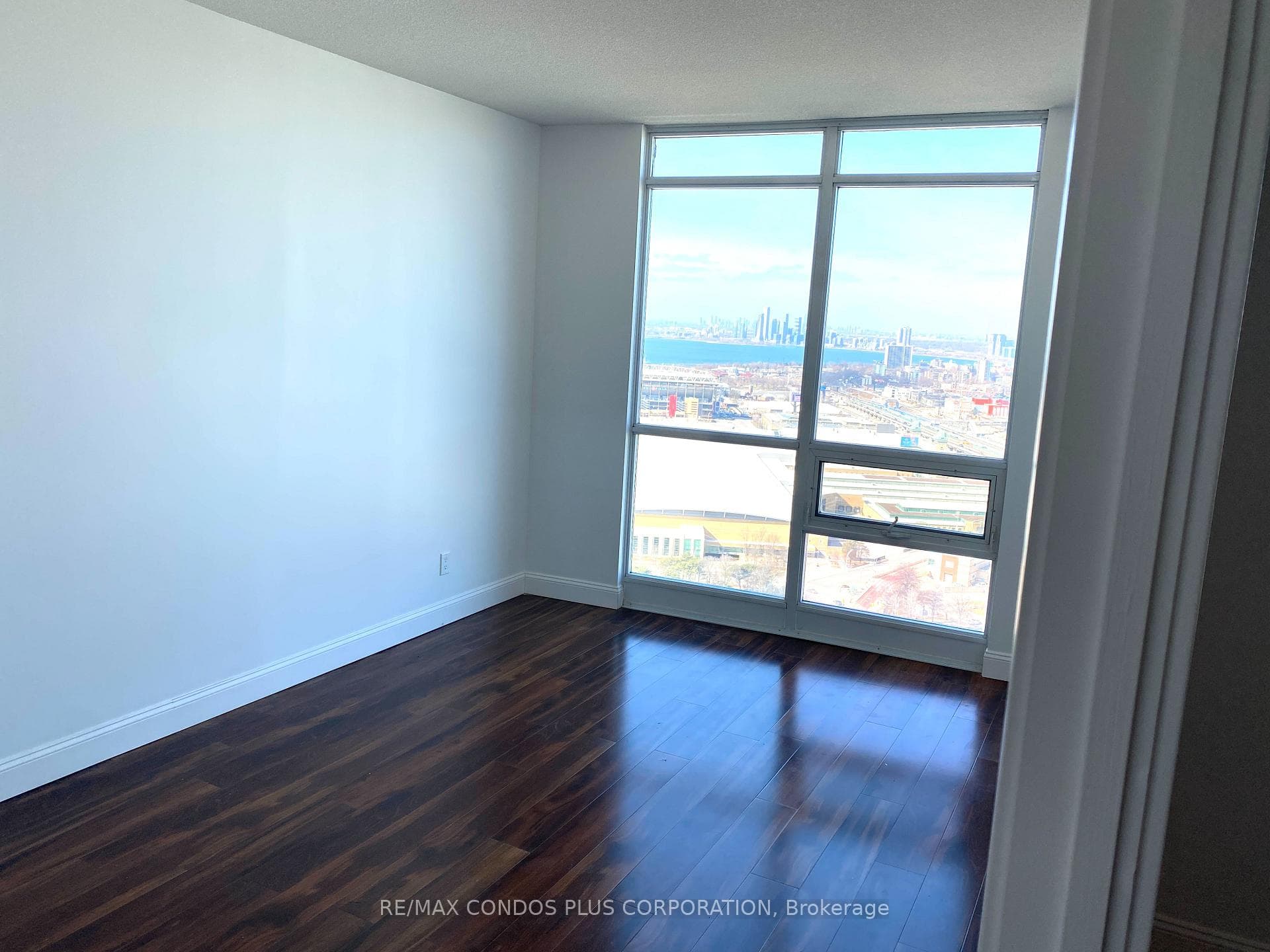 219 Fort York Boulevard Unit 3707 photo 10
