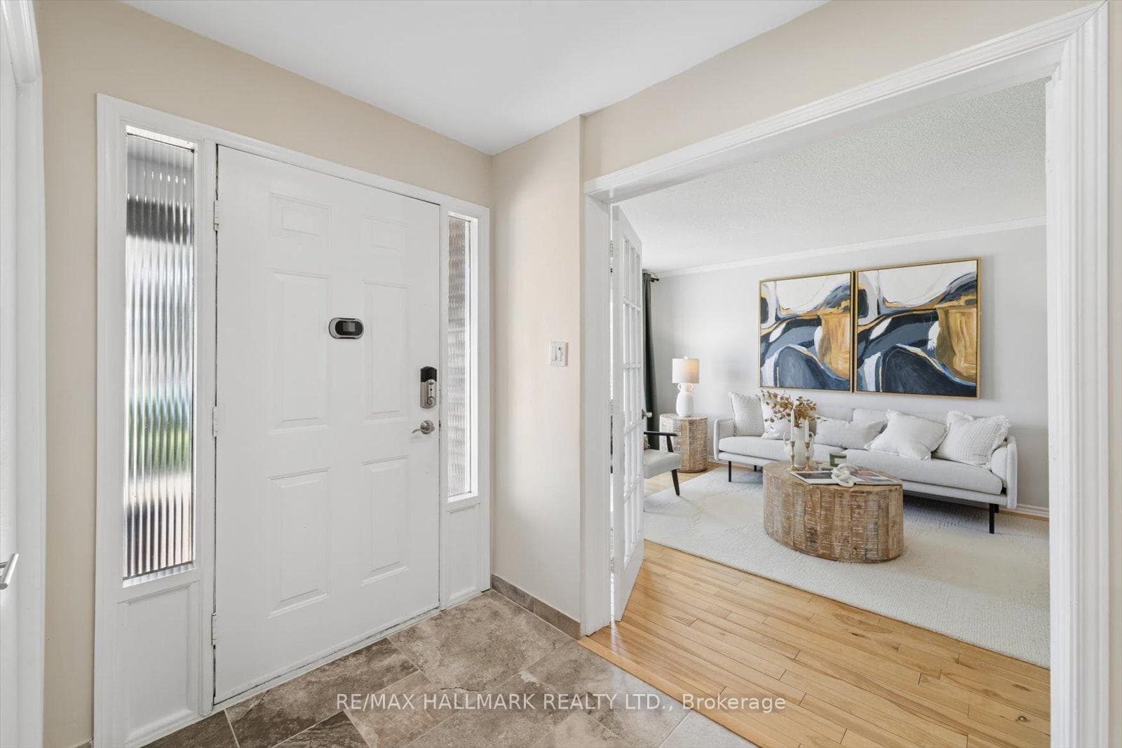 1156 Gloucester Square photo 3