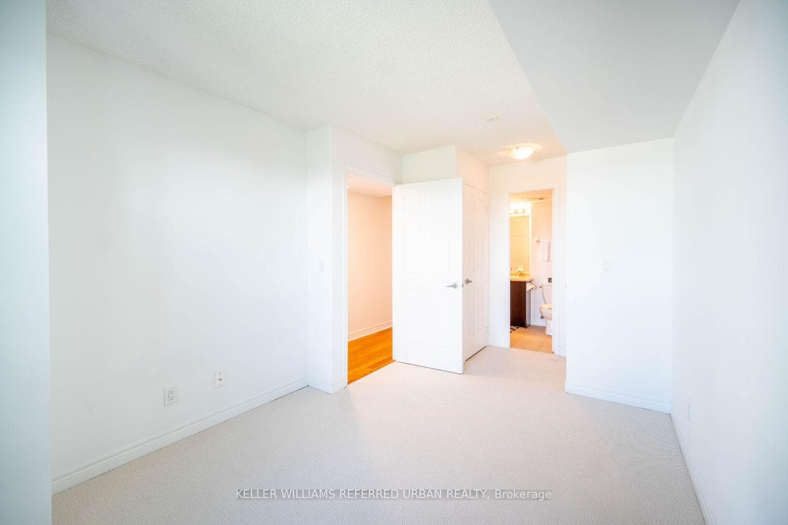 60 Fairfax Crescent Unit 413 photo 20
