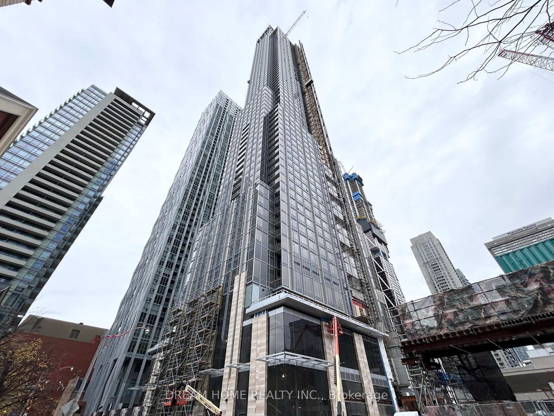 11 Yorkville Avenue Unit 1011 photo 1