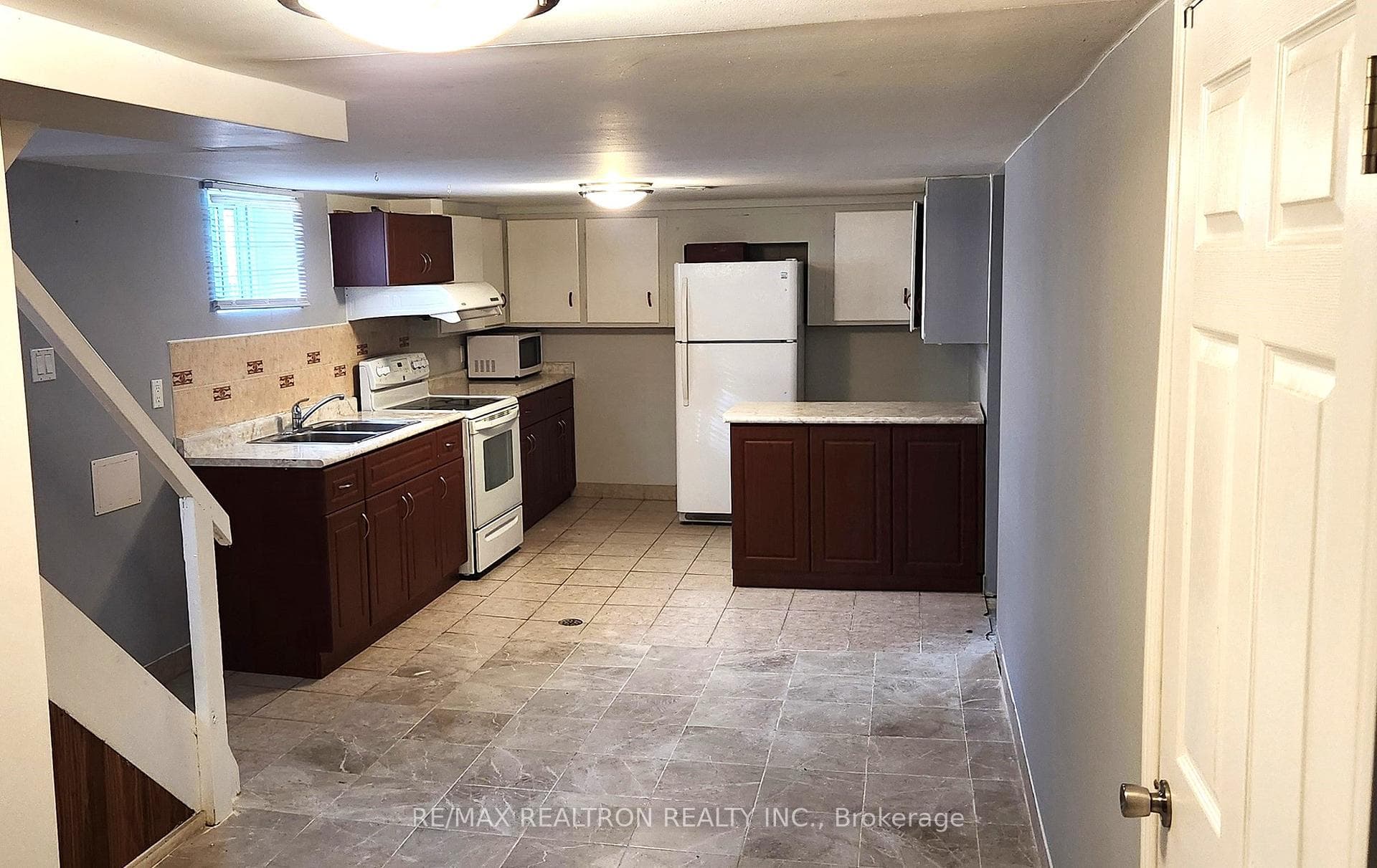 28 Greylawn Crescent Unit Bsmnt photo 3