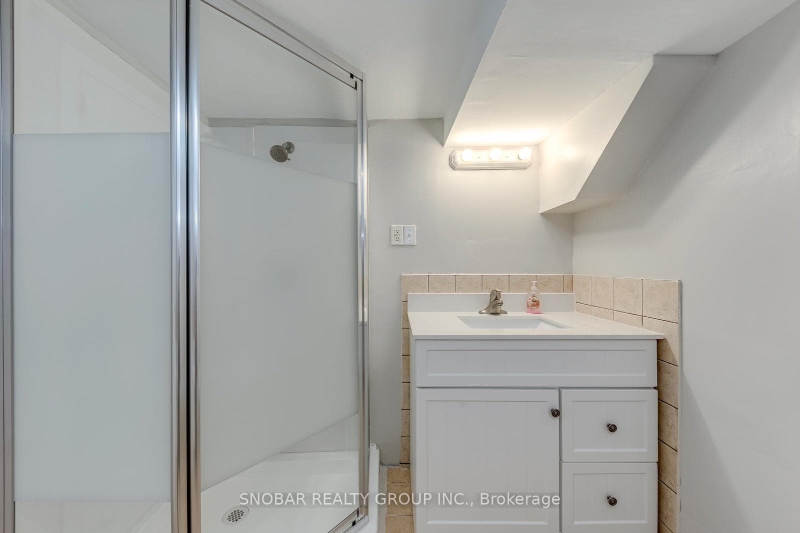 97 Guestville Avenue photo 32