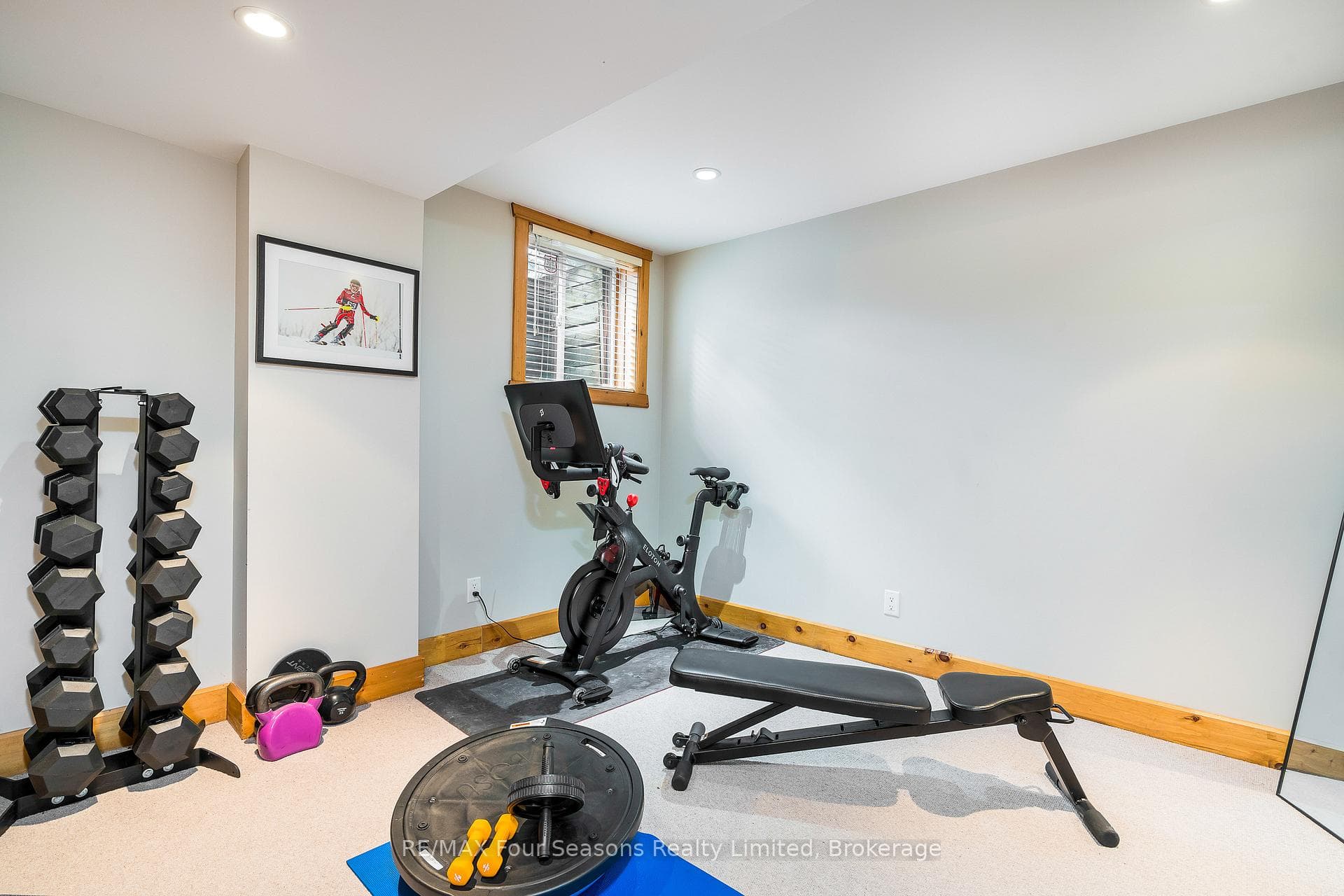 140 Alexandra Way photo 30