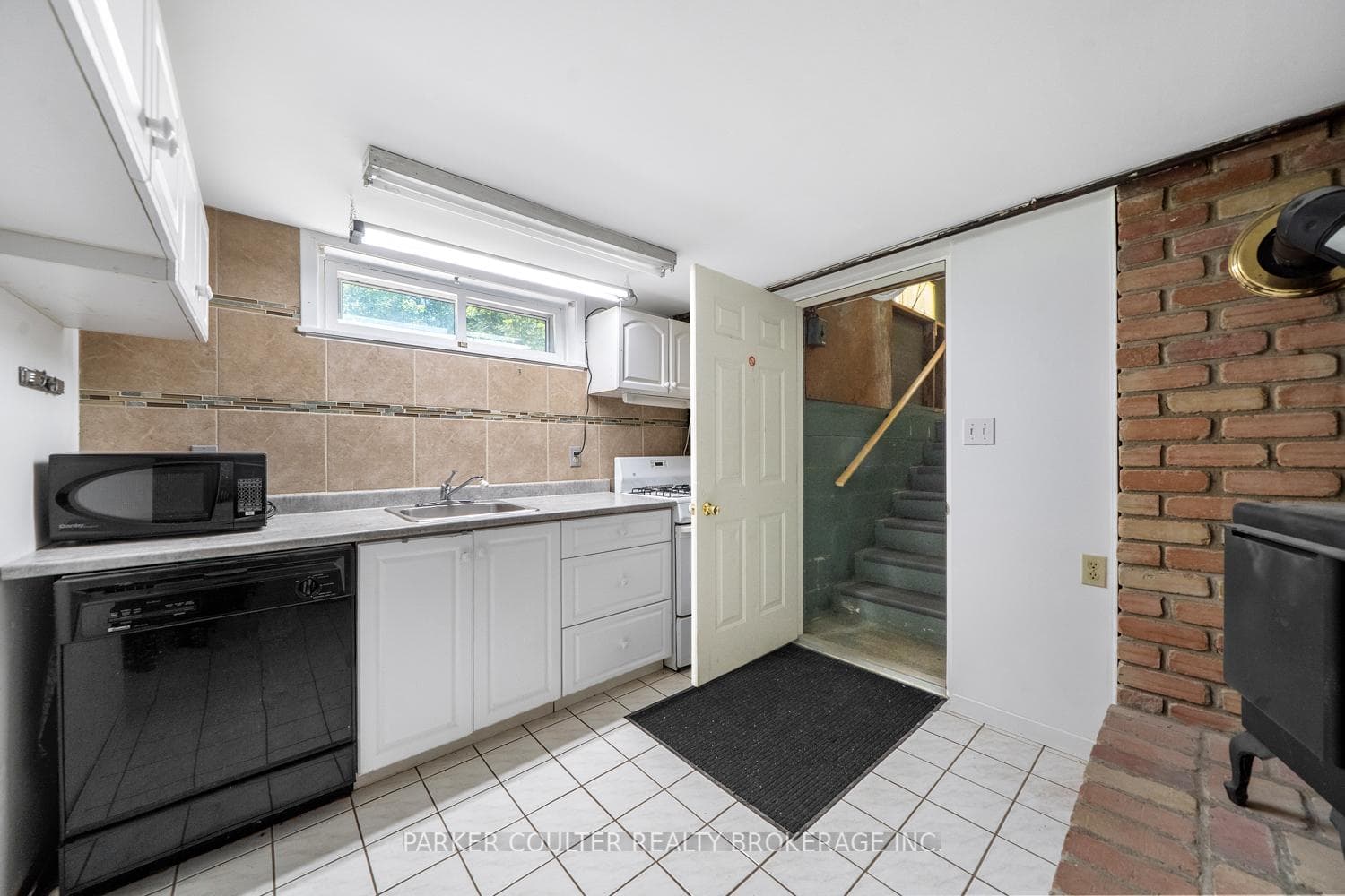 85 Evans Avenue photo 34