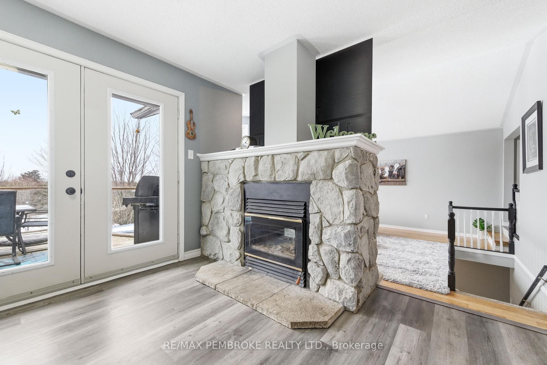 View of the fireplace in dining room