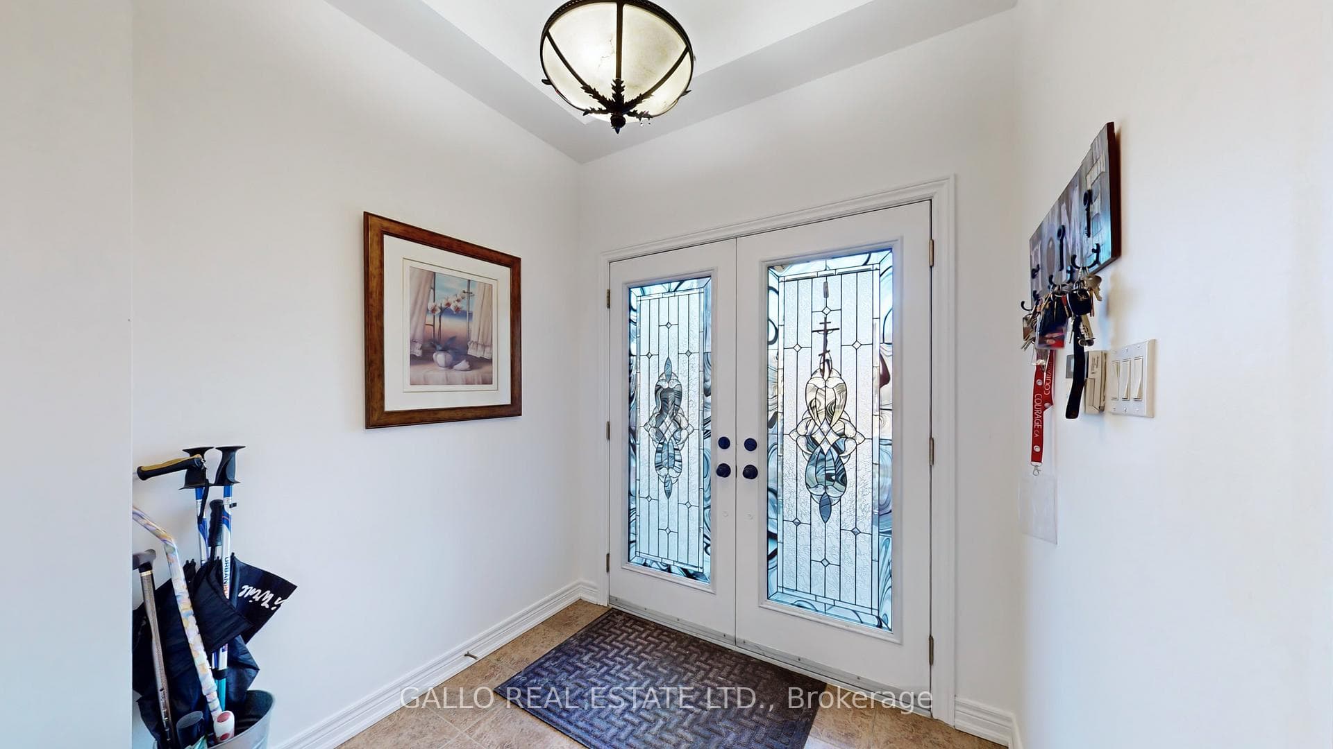 107 Pondmede Crescent photo 5