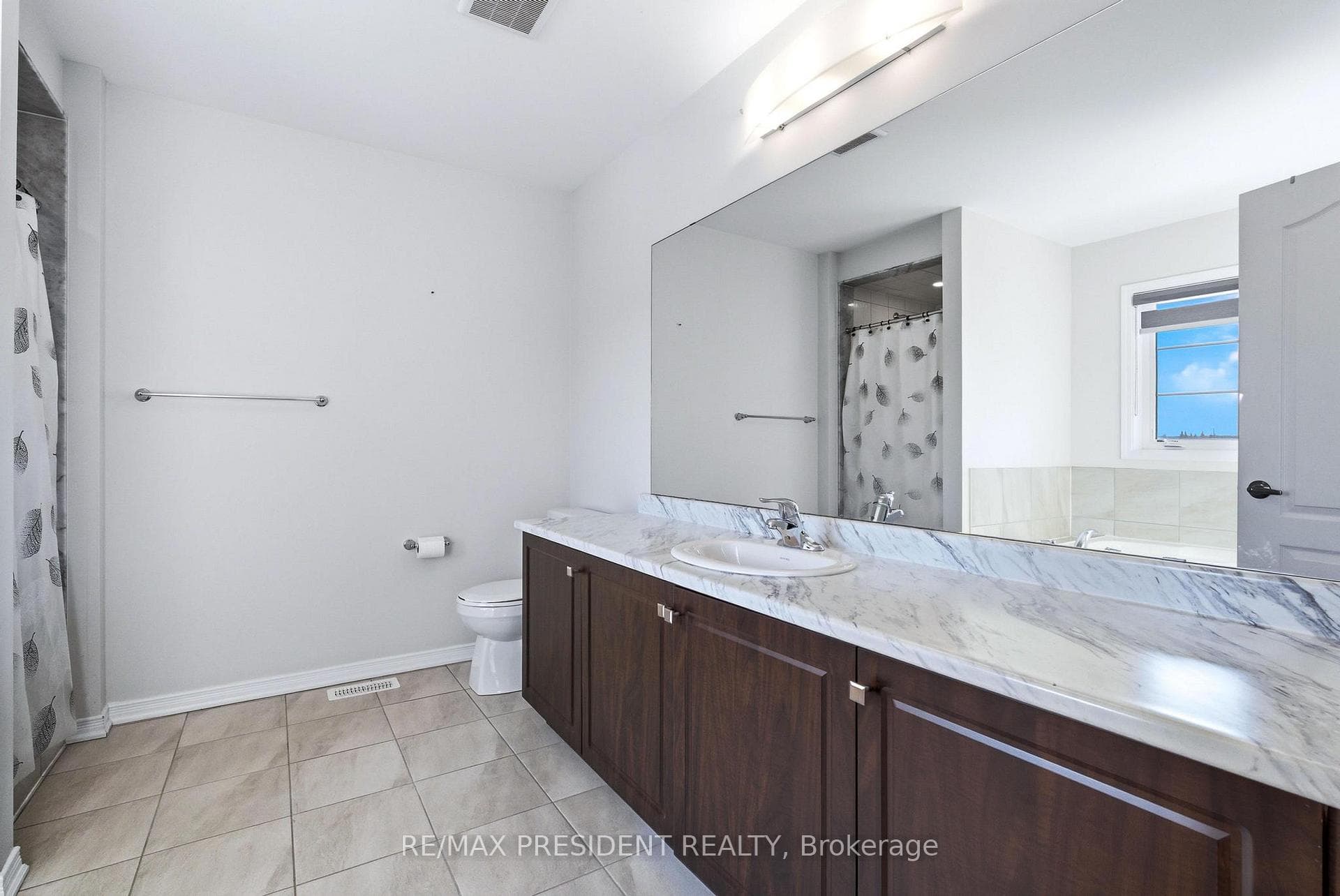 12 Midhurst Heights photo 22