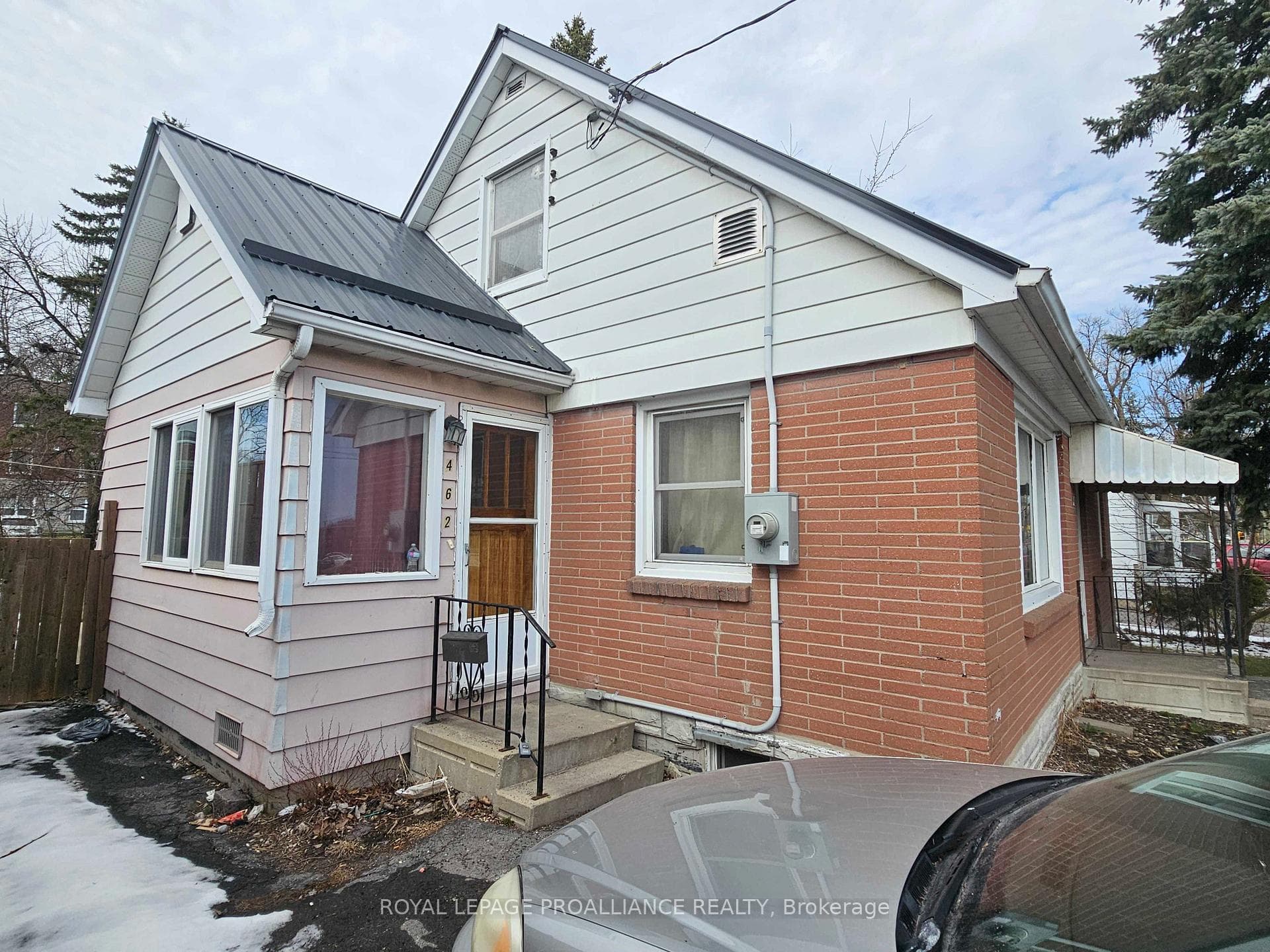 462 Sidney Street photo 2