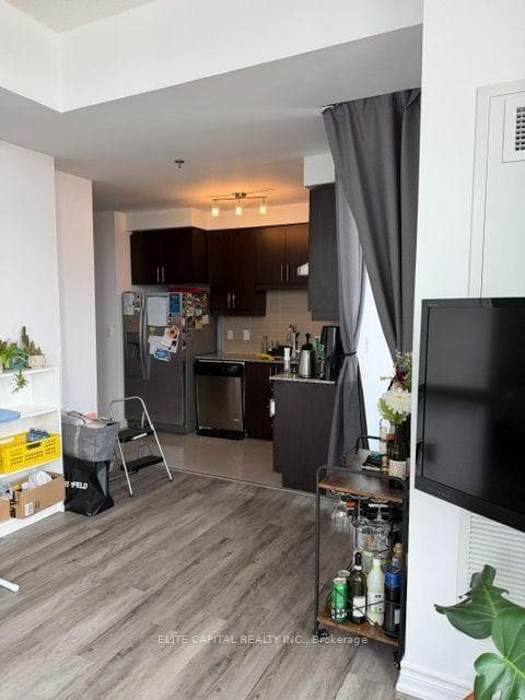 2756 OLD LESLIE Street Unit 1116 photo 2