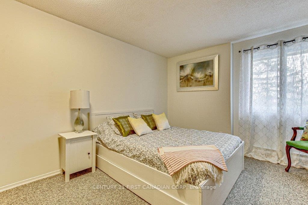 727 Deveron Crescent Unit 312 photo 6