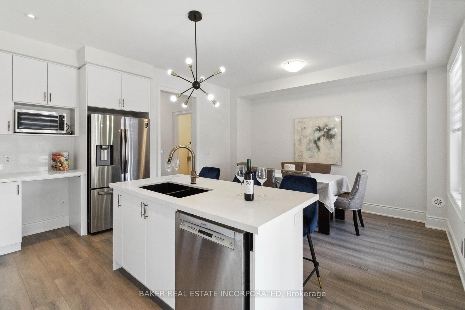 455 Dundas Street photo 10