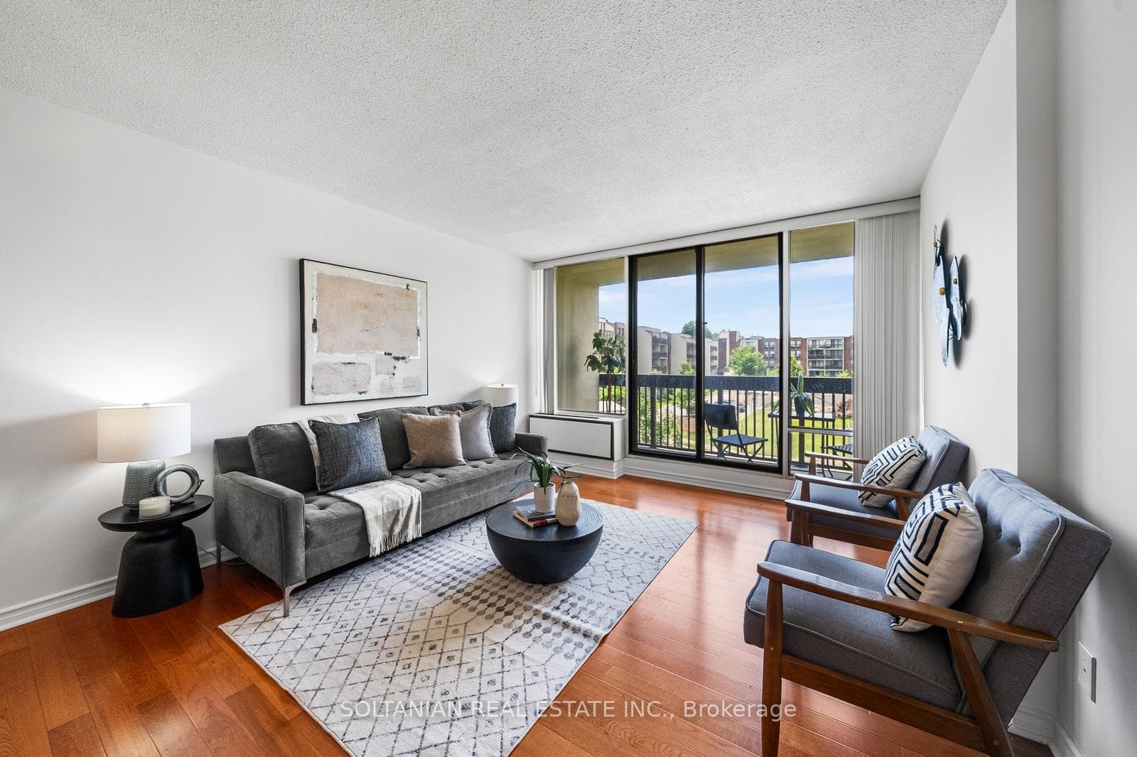 30 Fashion Rose Way Unit 303 photo 12
