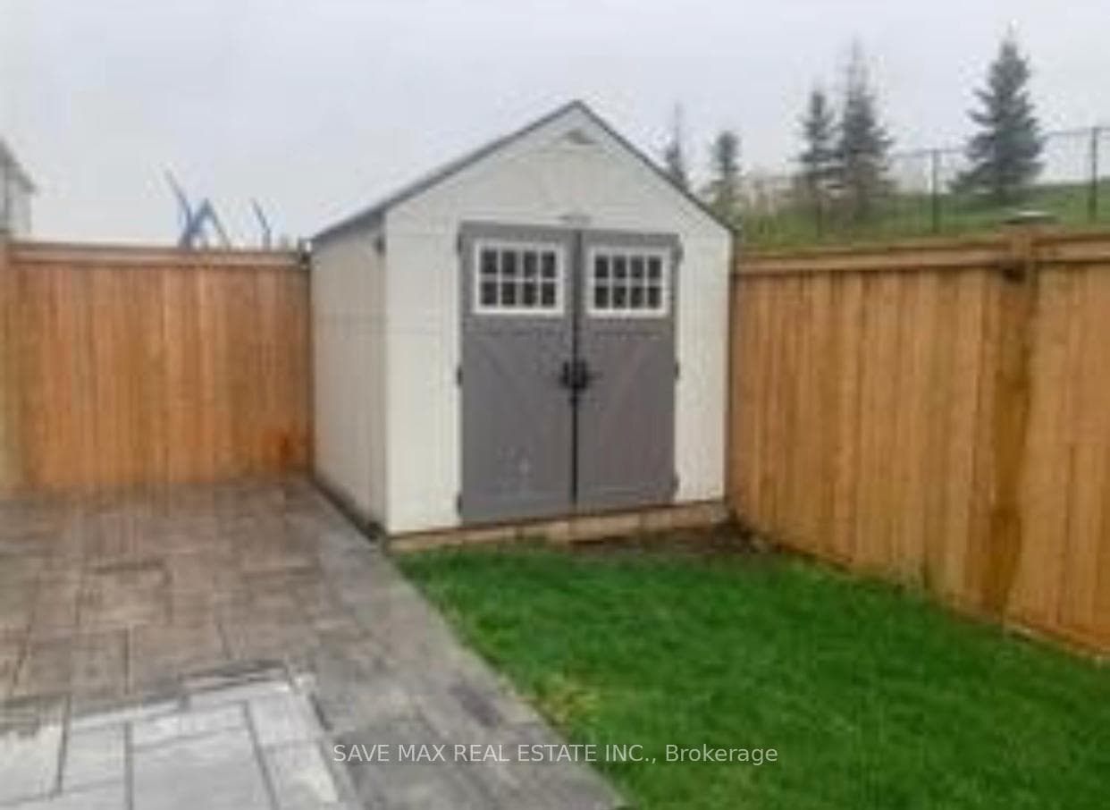 630 Gibson Crescent photo 5