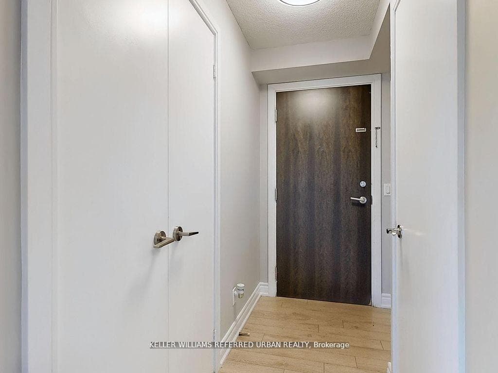 125 Village Green Square Unit 1609 photo 27