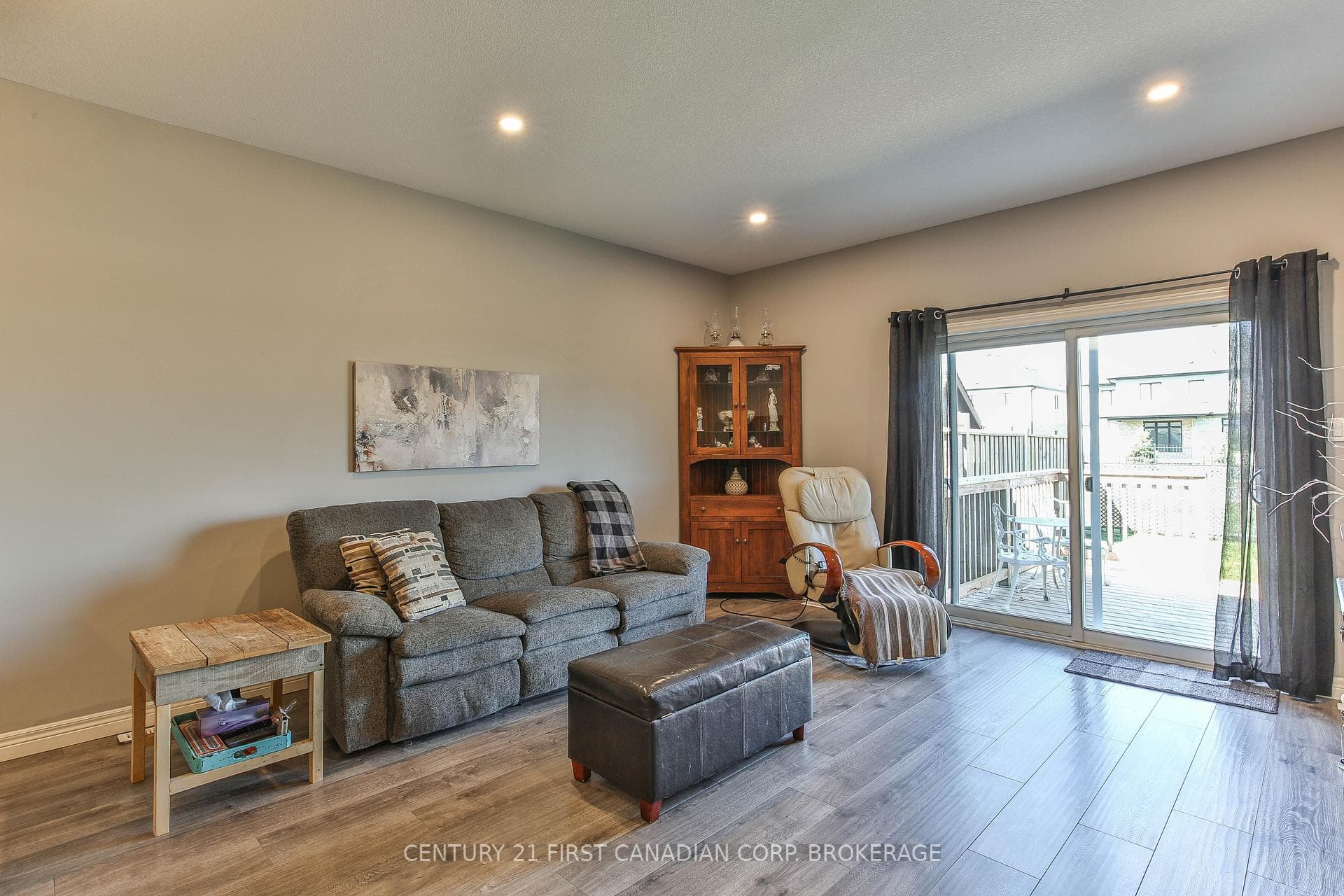 283 Boyd Boulevard photo 13