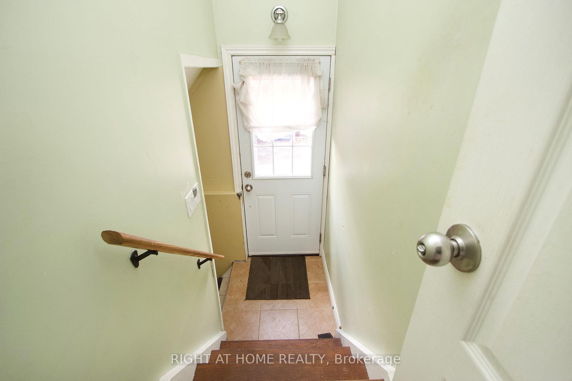 Side entrance foyer