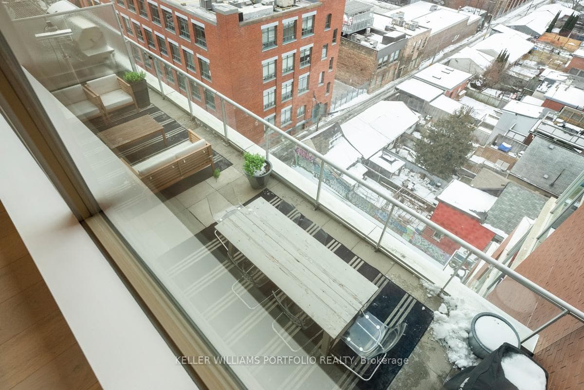 301 Markham Street Unit 806 photo 23