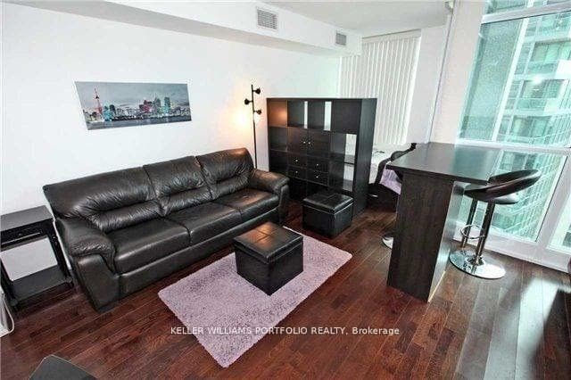 209 Fort York Boulevard Unit 972 photo 3