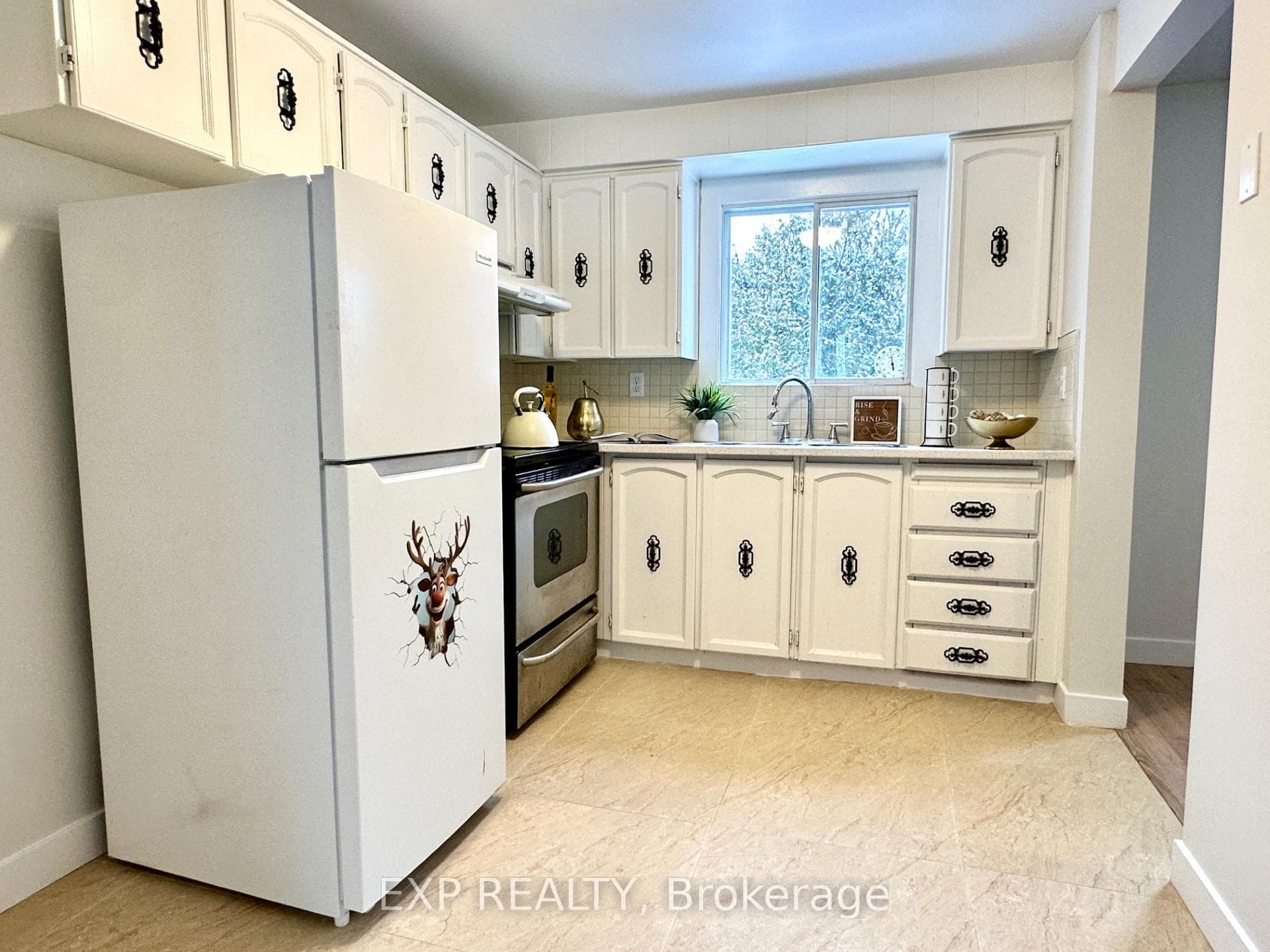 545 Parkview Crescent photo 8