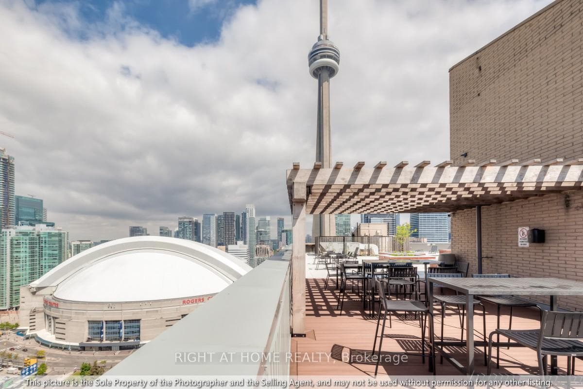 270 Queens Quay Unit 3108 photo 32