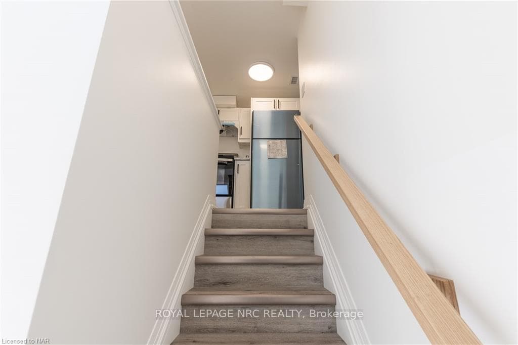 22-24 QUEENSTON Street Unit Upper photo 13