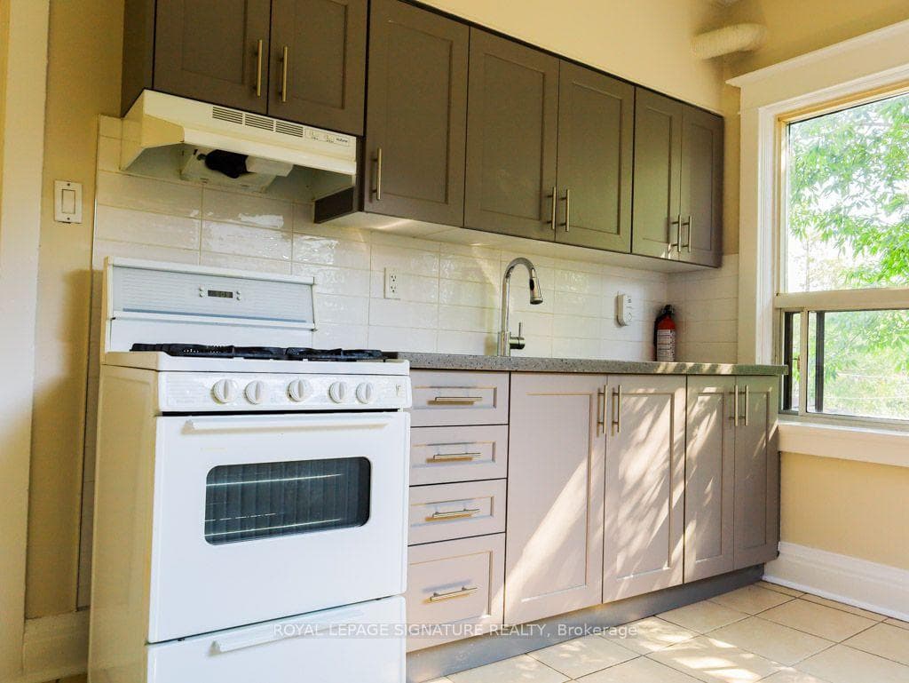 111 Northcliffe Boulevard Unit All Inclusive Upper photo 3