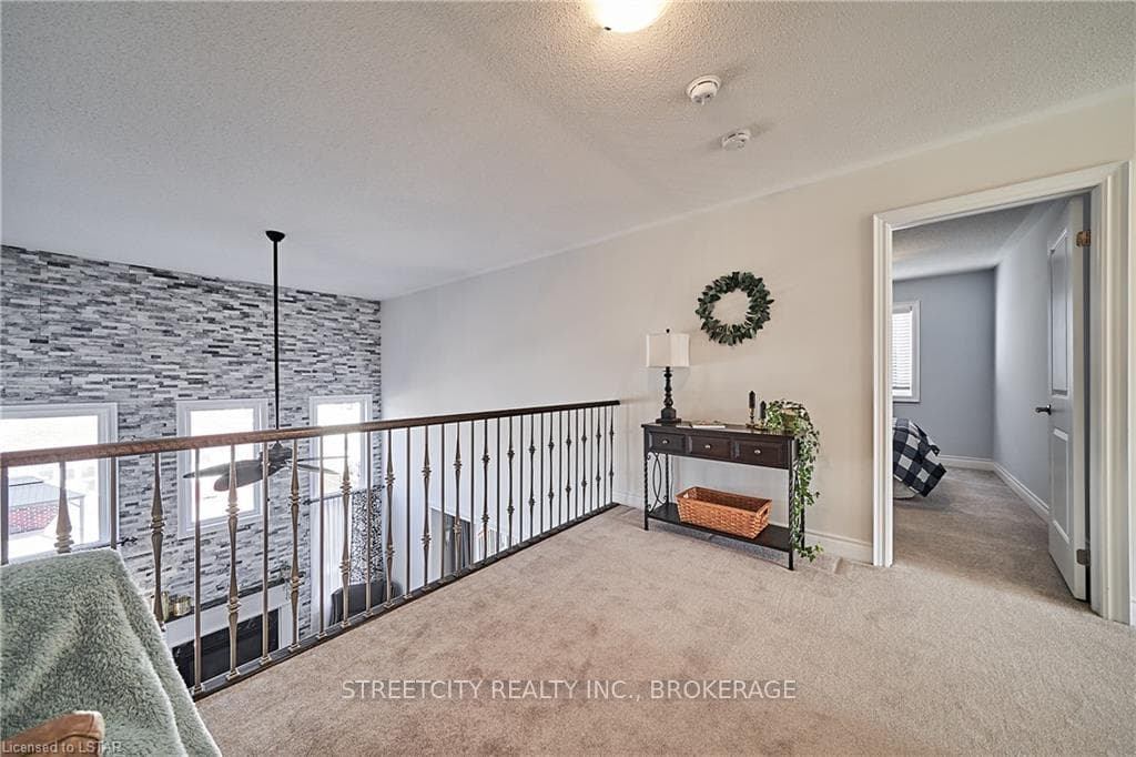 15 BARCHARD Street photo 35