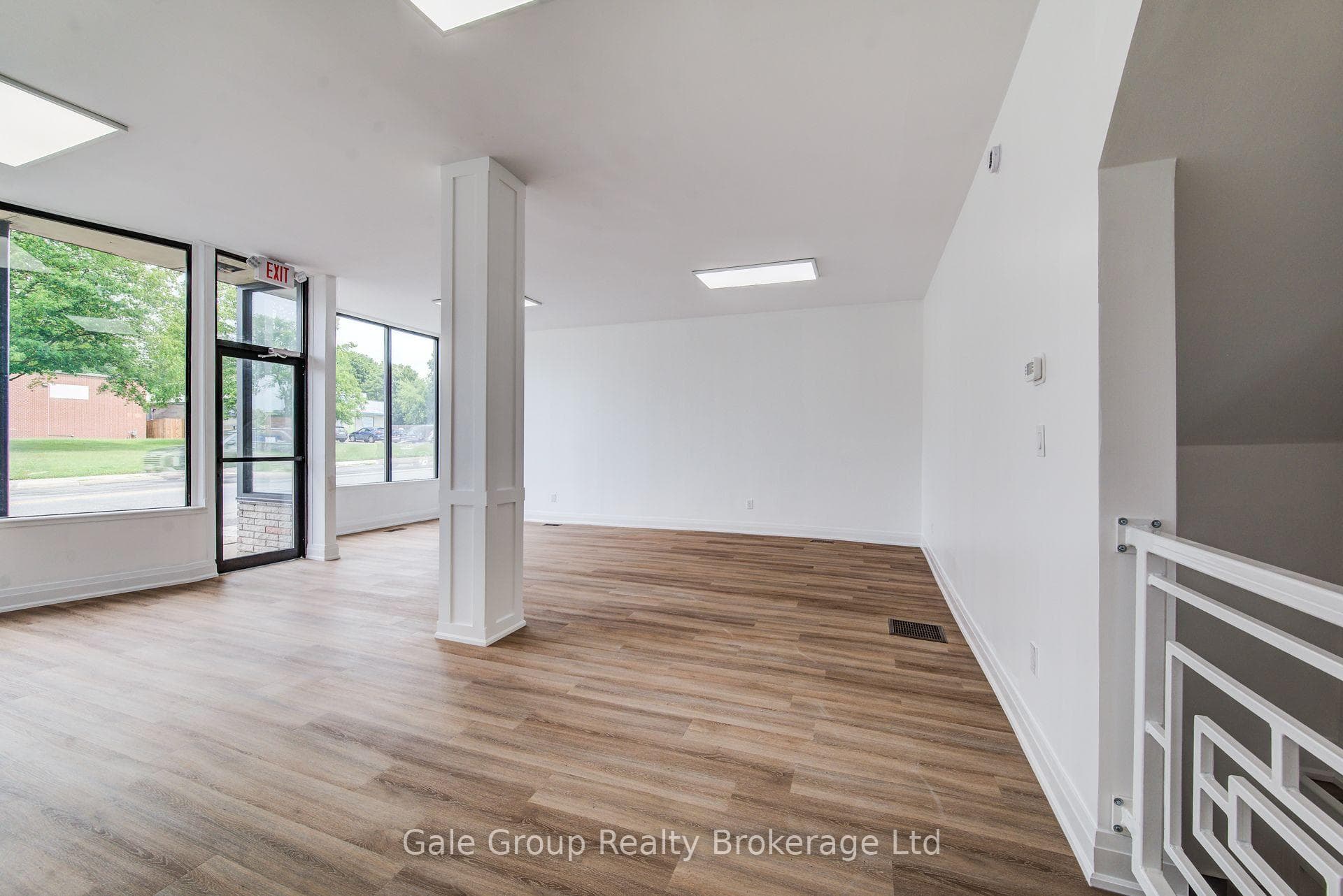 728 Dundas Street photo 11