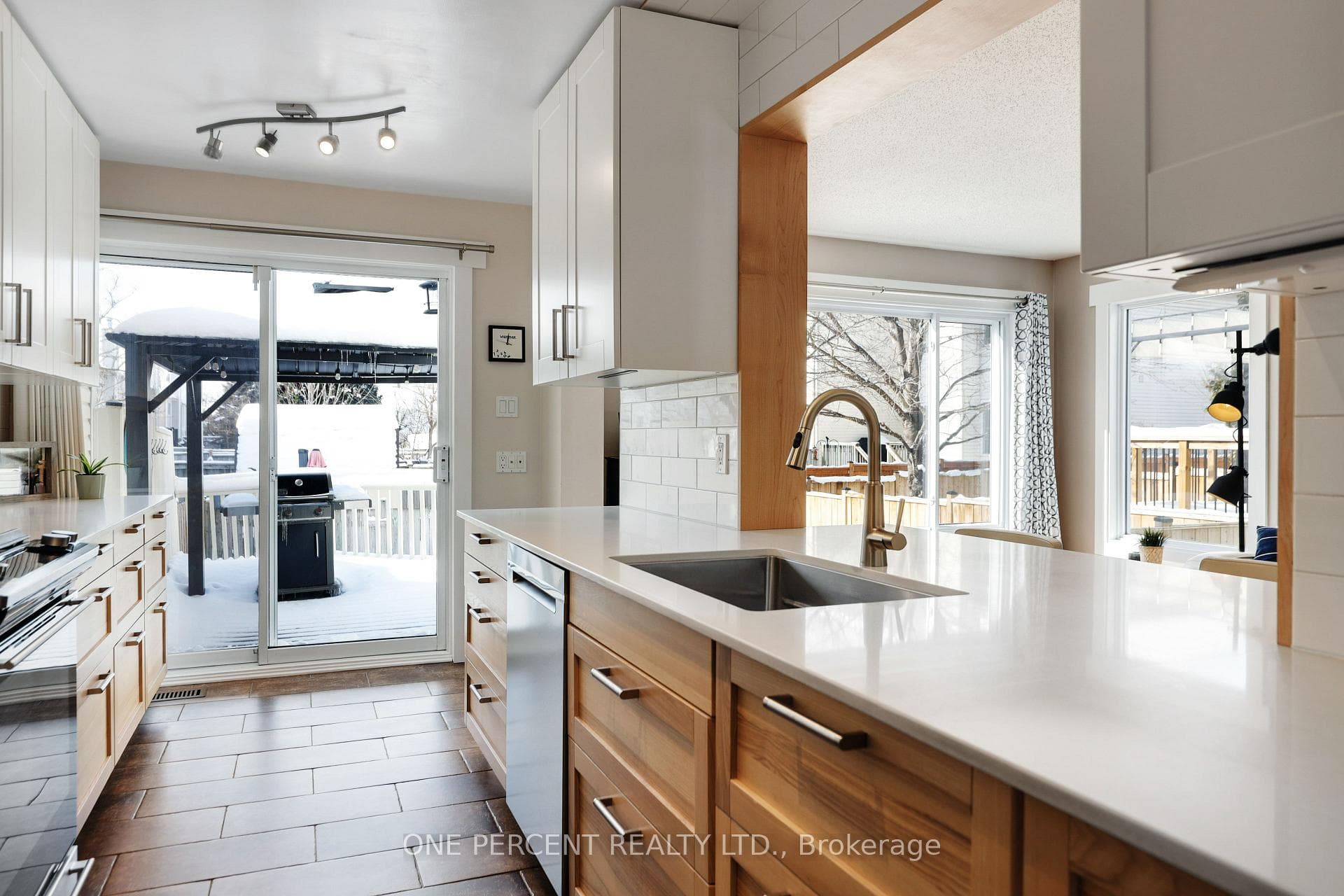 63 Sheppard's Glen Avenue photo 17