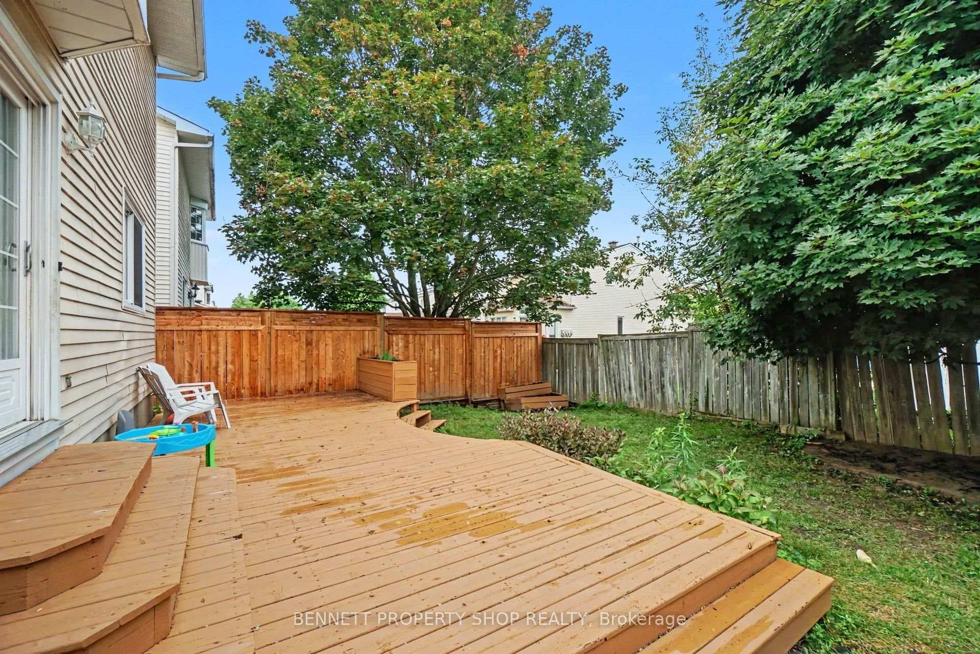 1879 Leclair Crescent photo 22