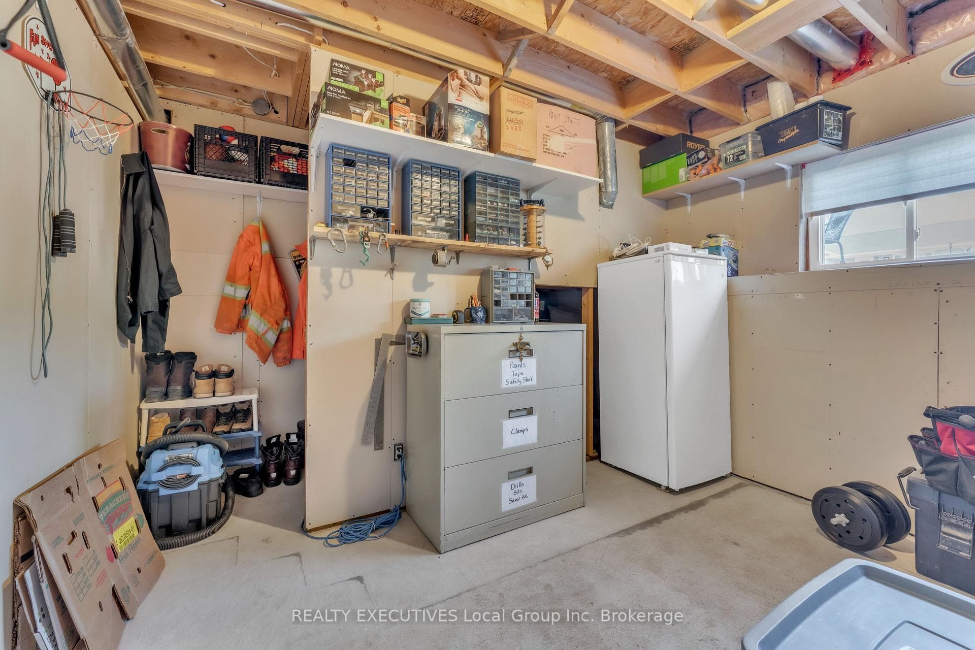 498 Demers Street photo 31
