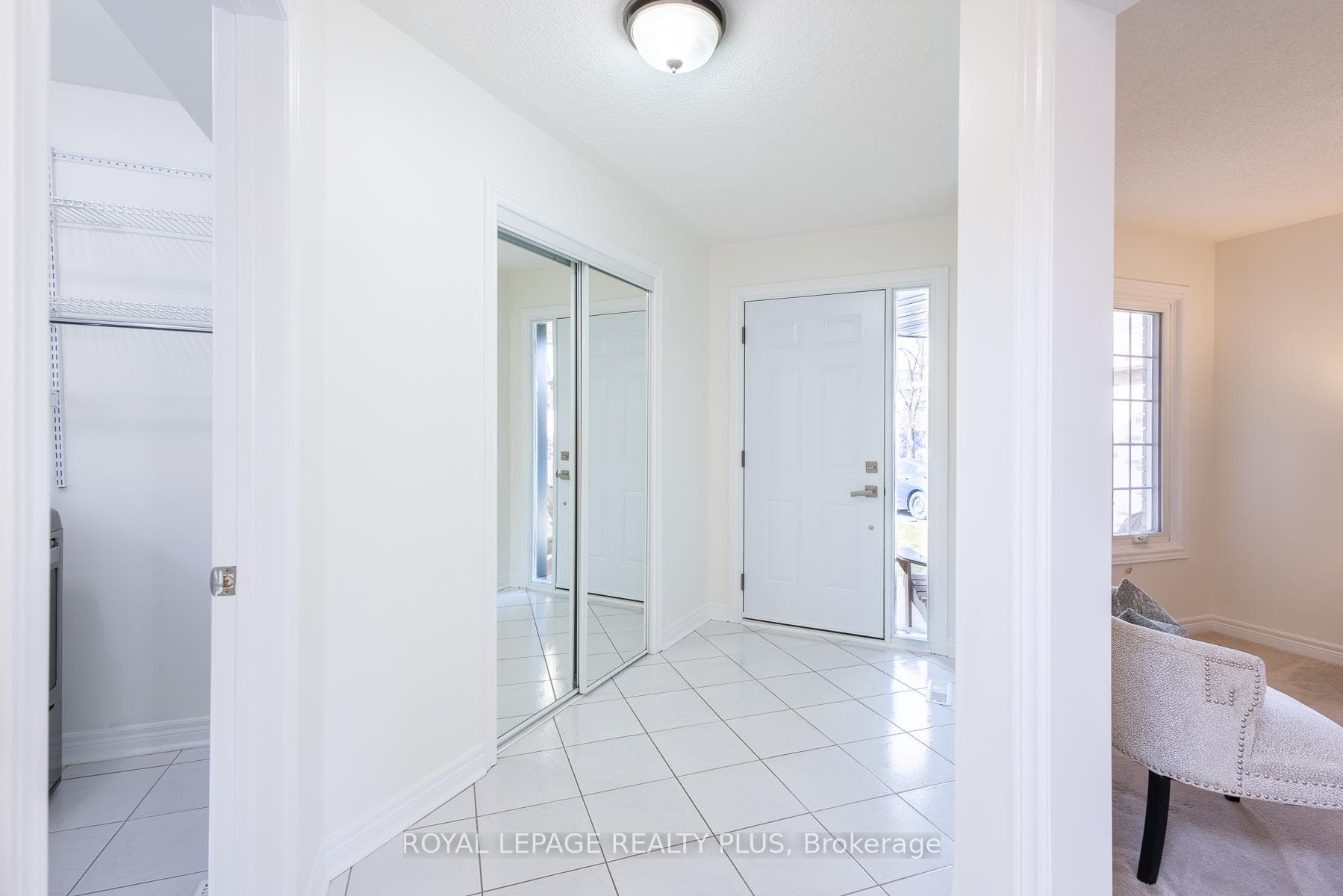 7190 Spyglass Crescent photo 3