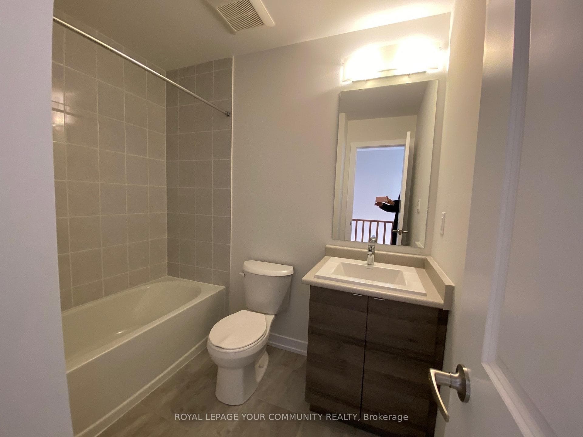 1571 Midland Avenue photo 23