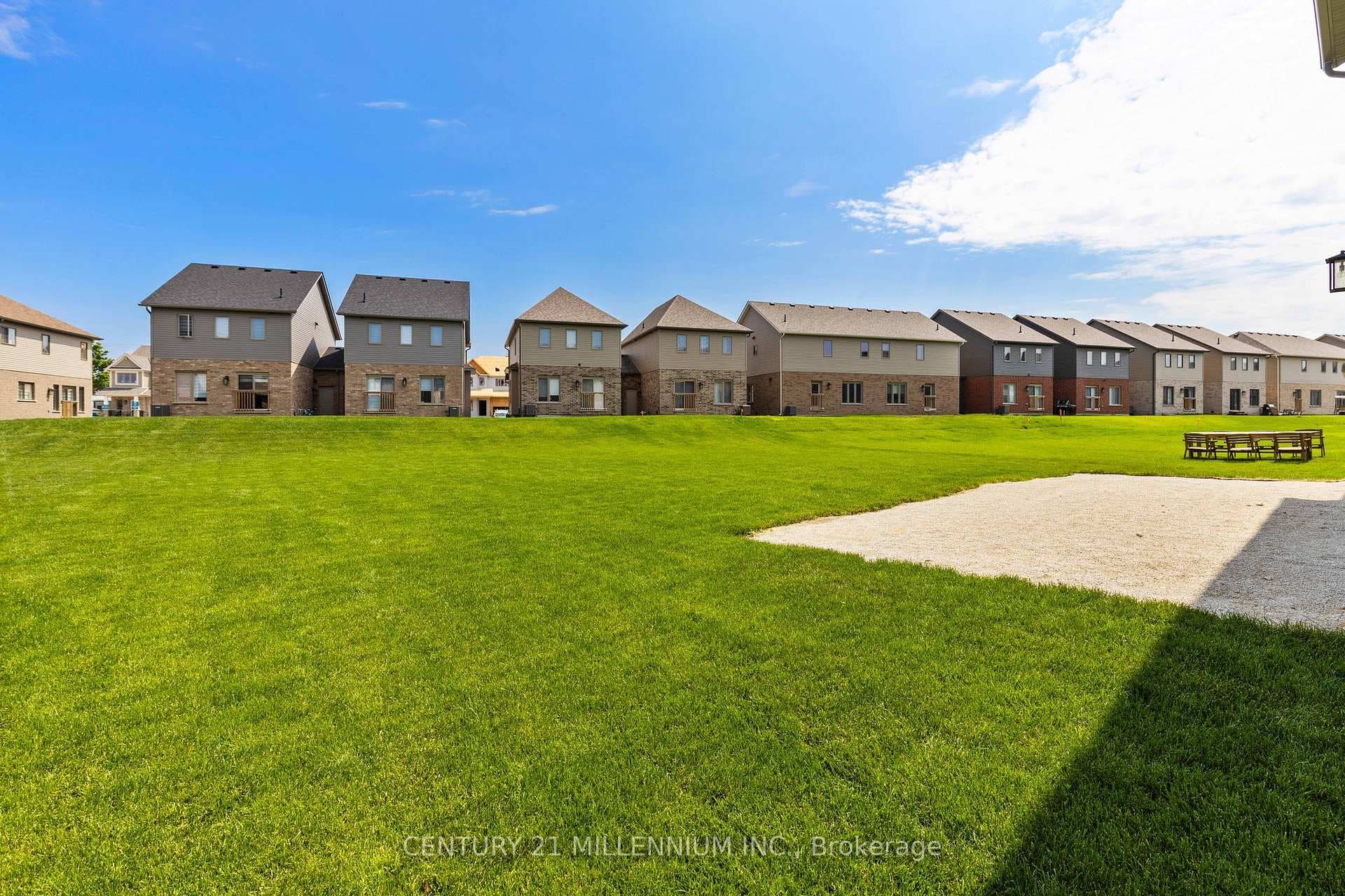 135 Plewes Drive photo 35