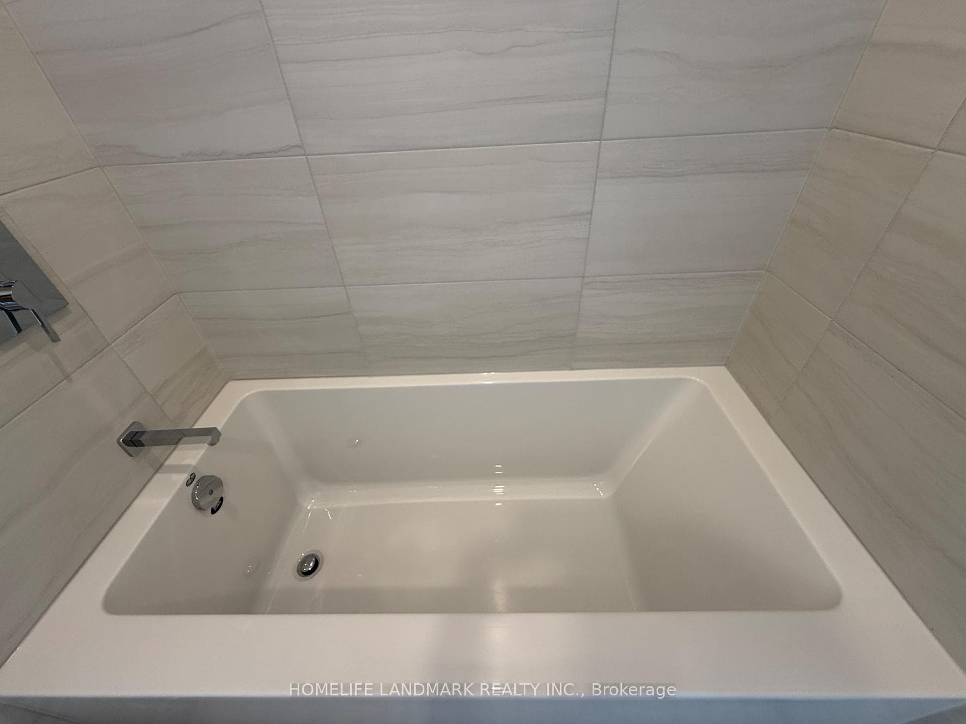 285 Dufferin Street Unit 1202 photo 22