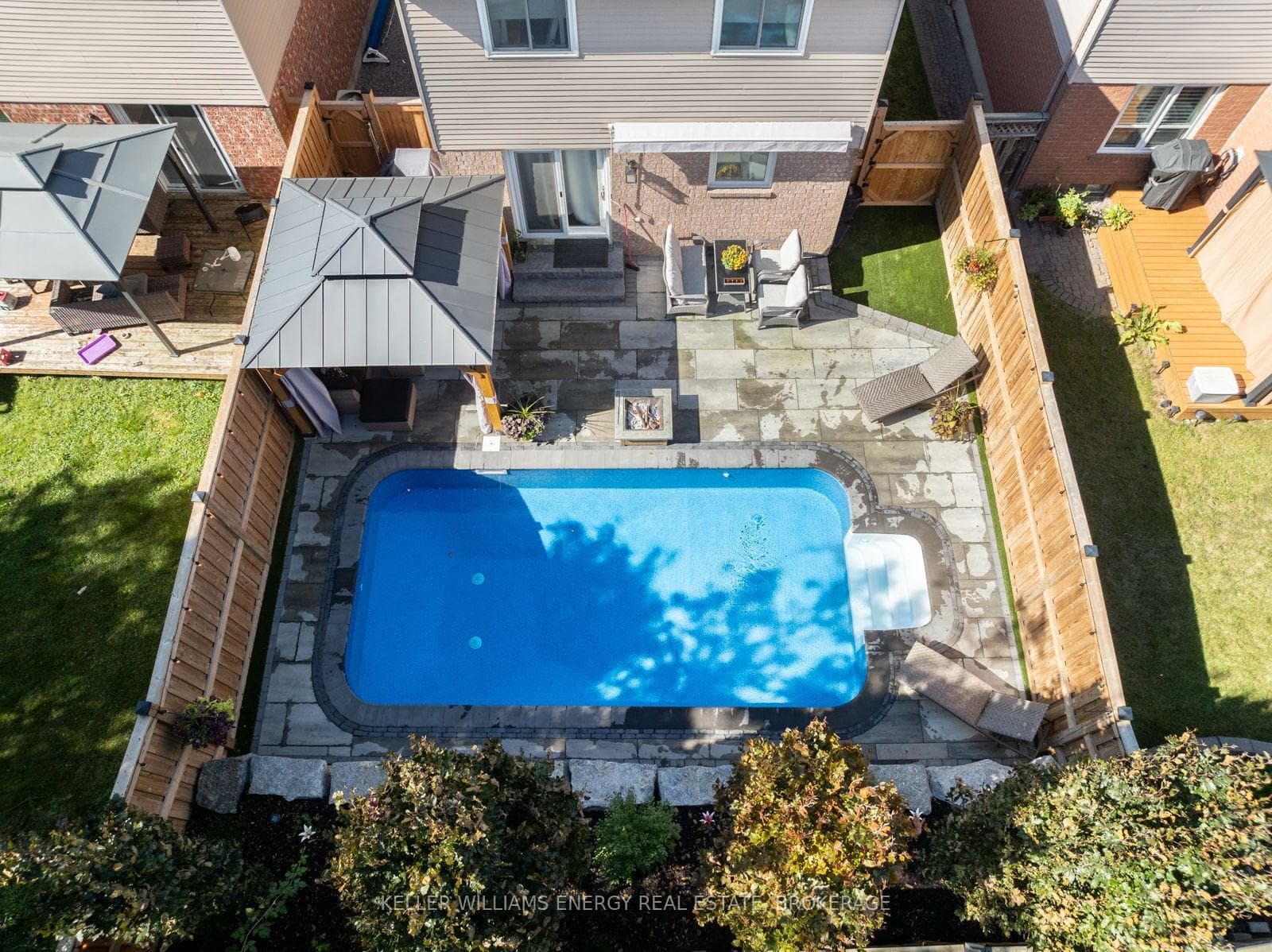 17 Fry Crescent photo 31