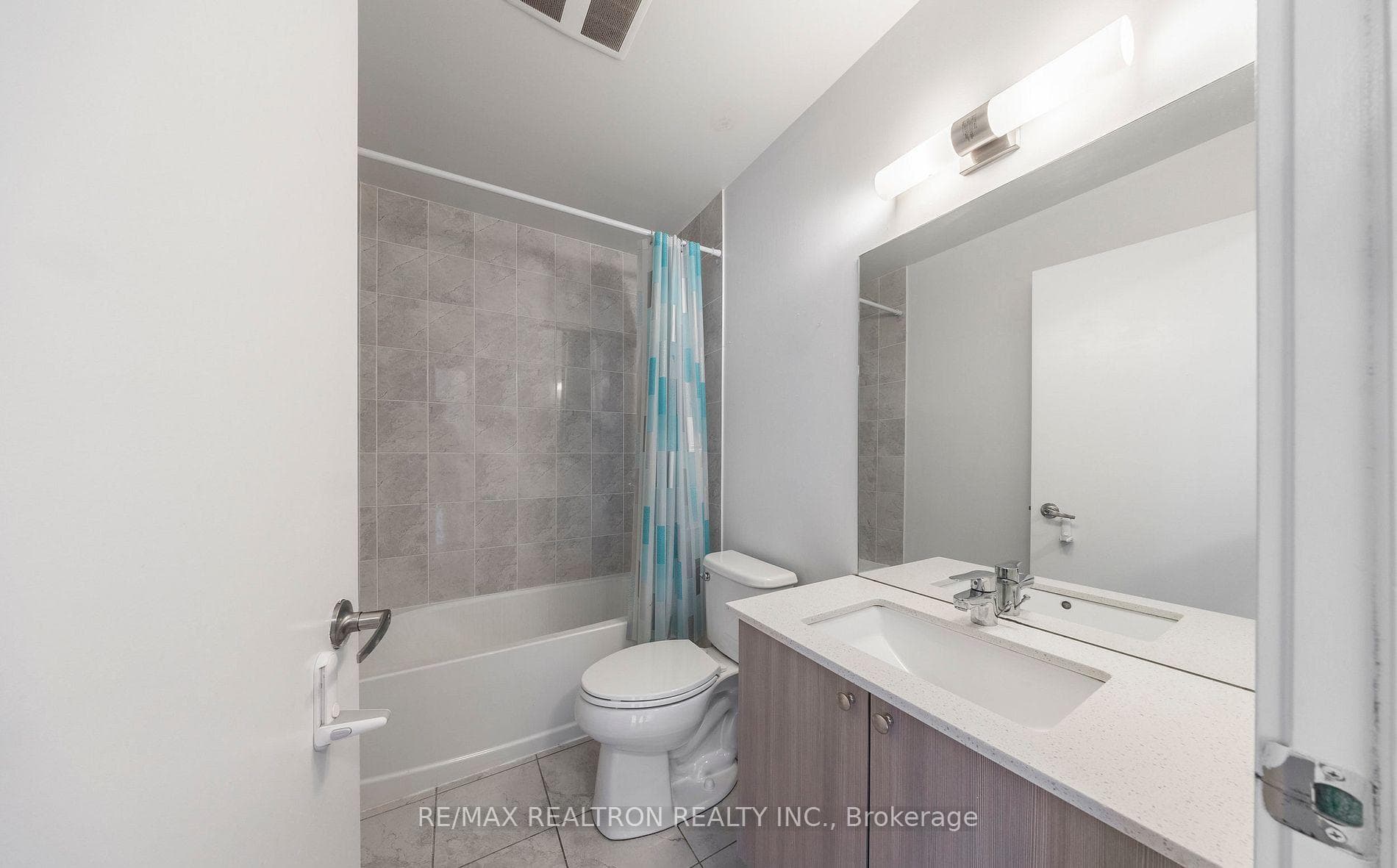 1255 Bayly Street Unit 2201 photo 3