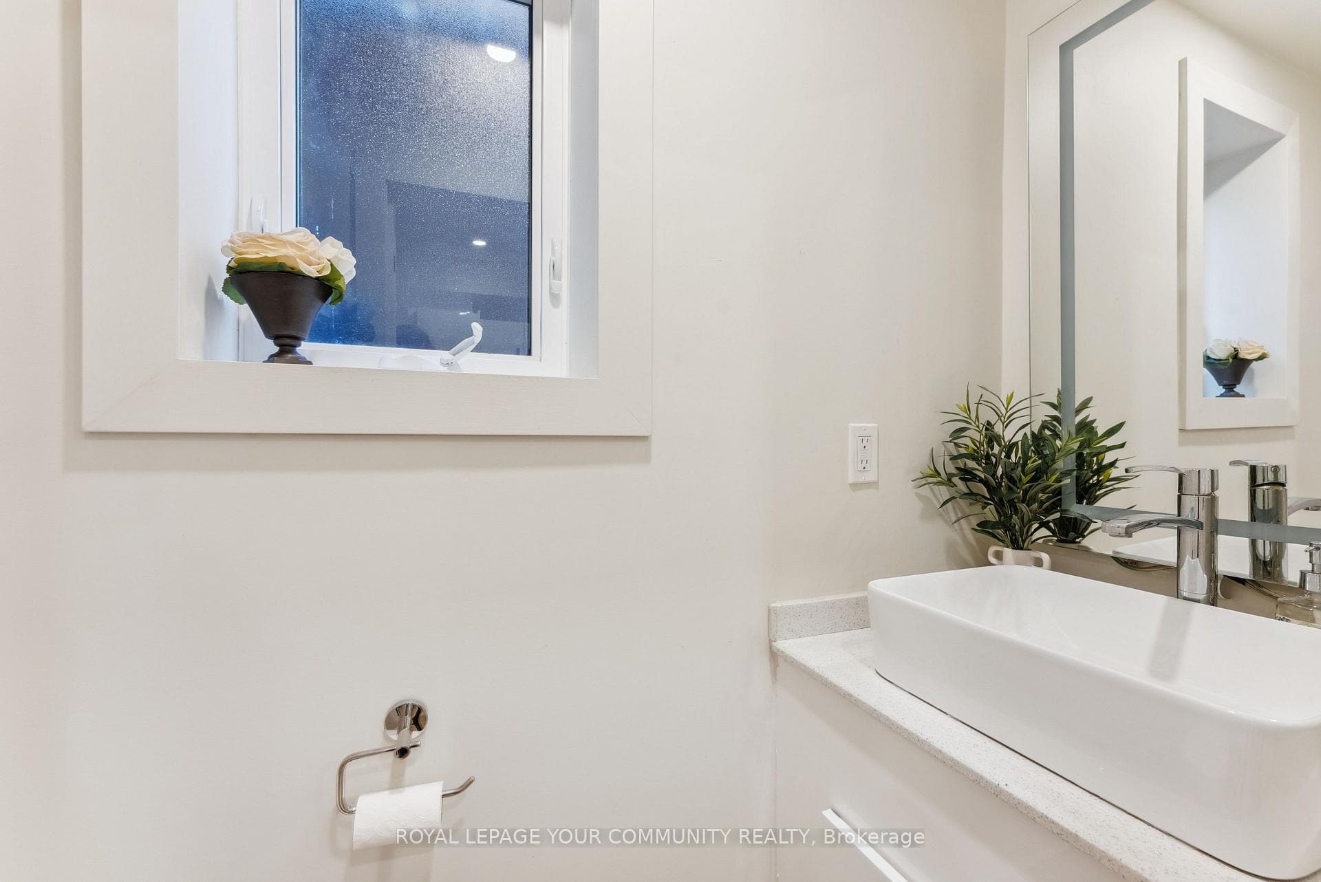 12 Lamb Avenue photo 15