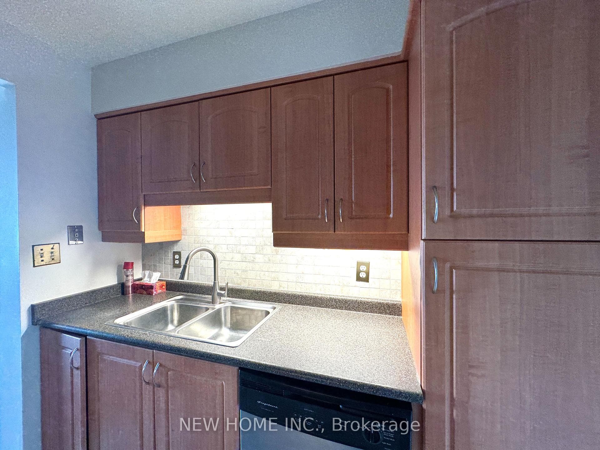18 Hillcrest Avenue Unit 1908 photo 9