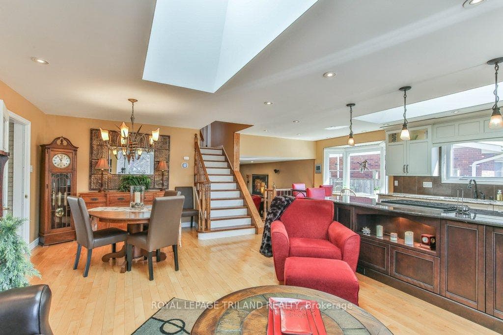 1221 GLENORA Drive photo 6