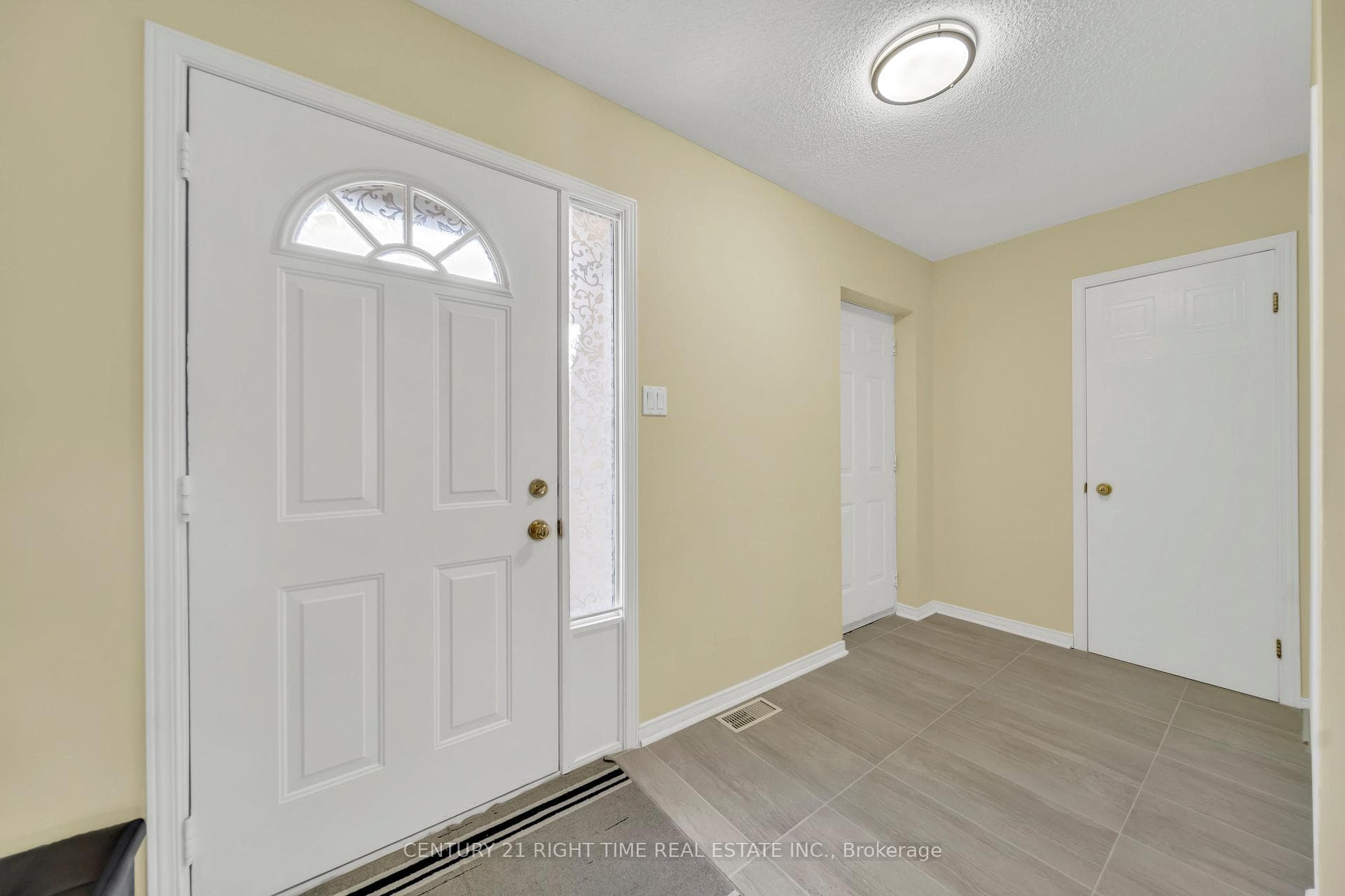 252 Blackhorne Drive photo 4