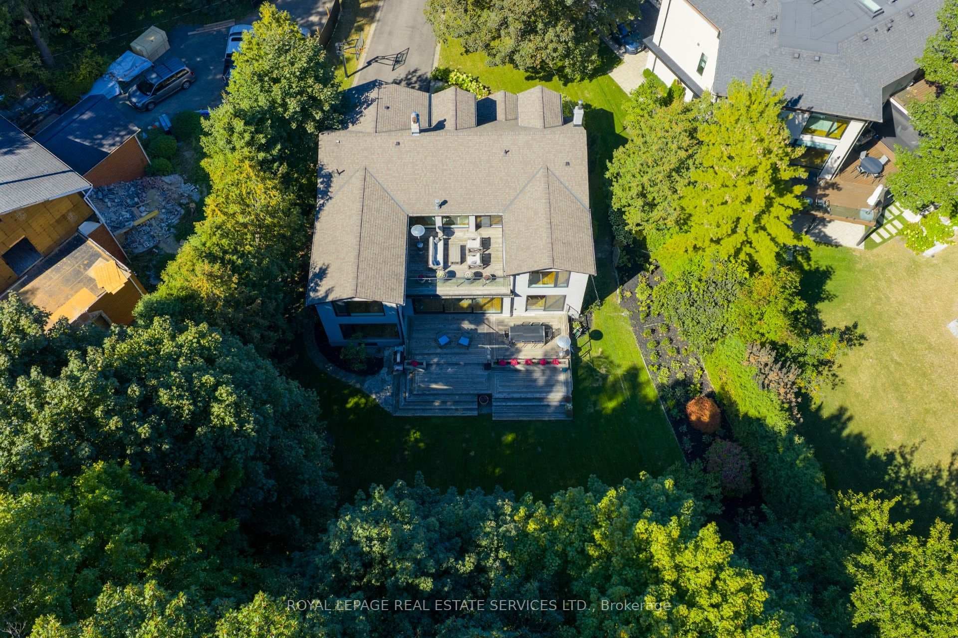 15 Pinehurst Crescent photo 44