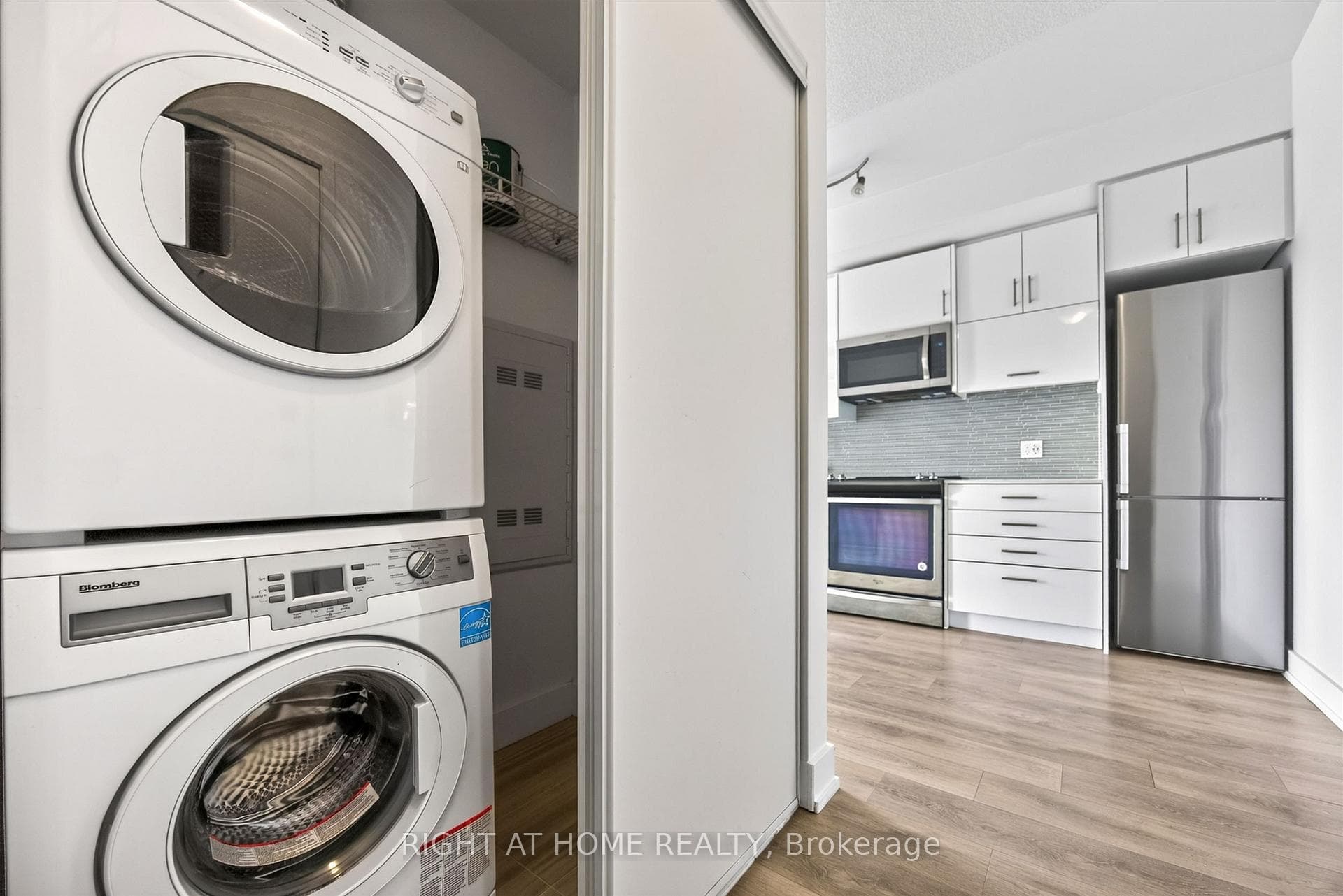 128 Fairview Mall Drive Unit 712 photo 5