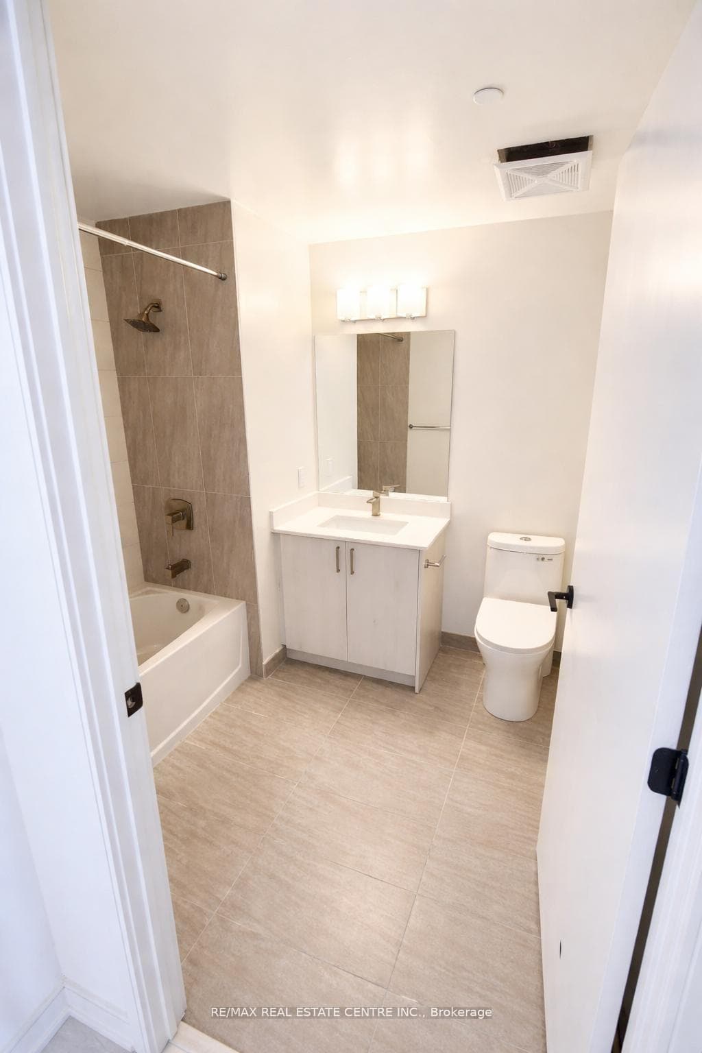 8020 Derry Road Unit 2106 photo 10