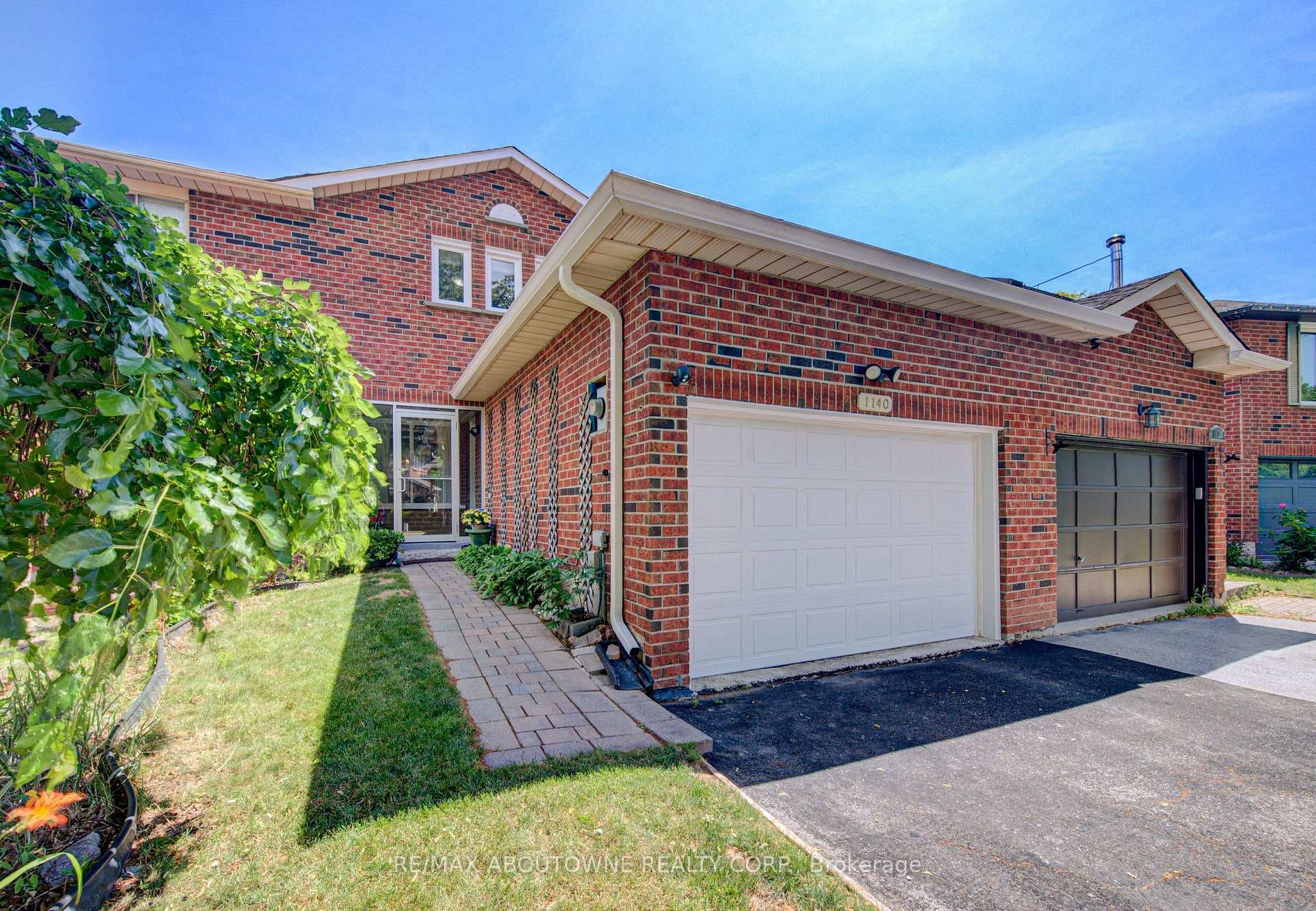 1140 Avondale Drive photo 2