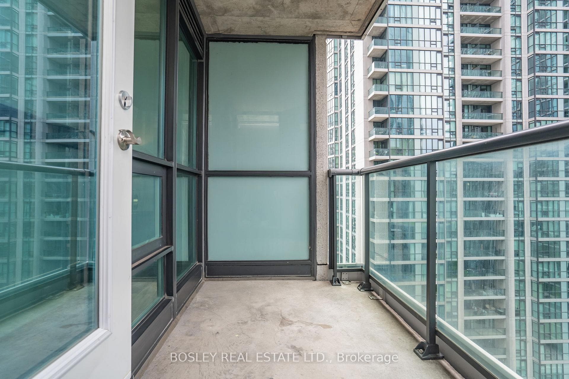 16 Yonge Street Unit 1512 photo 17