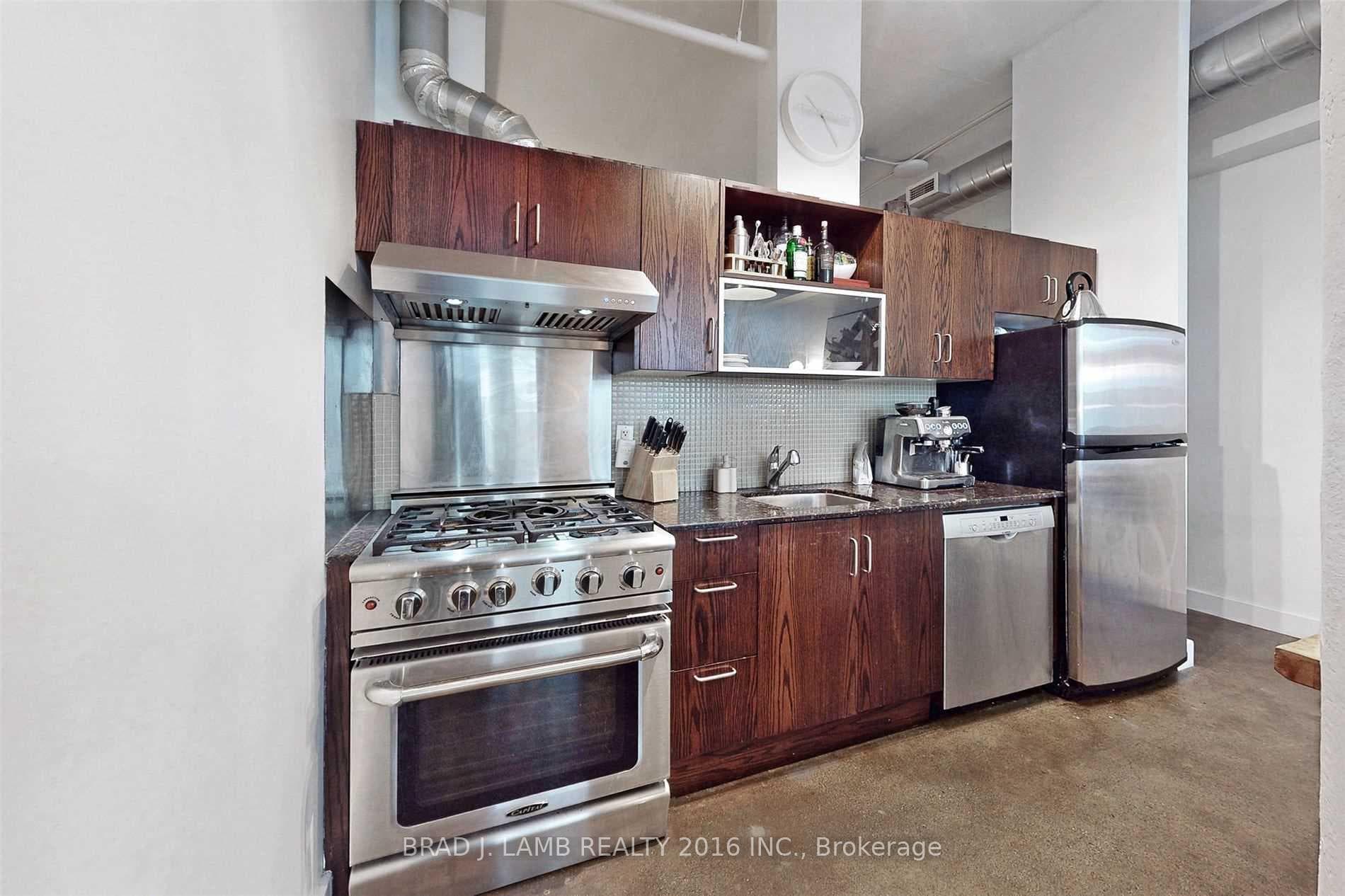 233 Carlaw Avenue Unit 410 photo 4