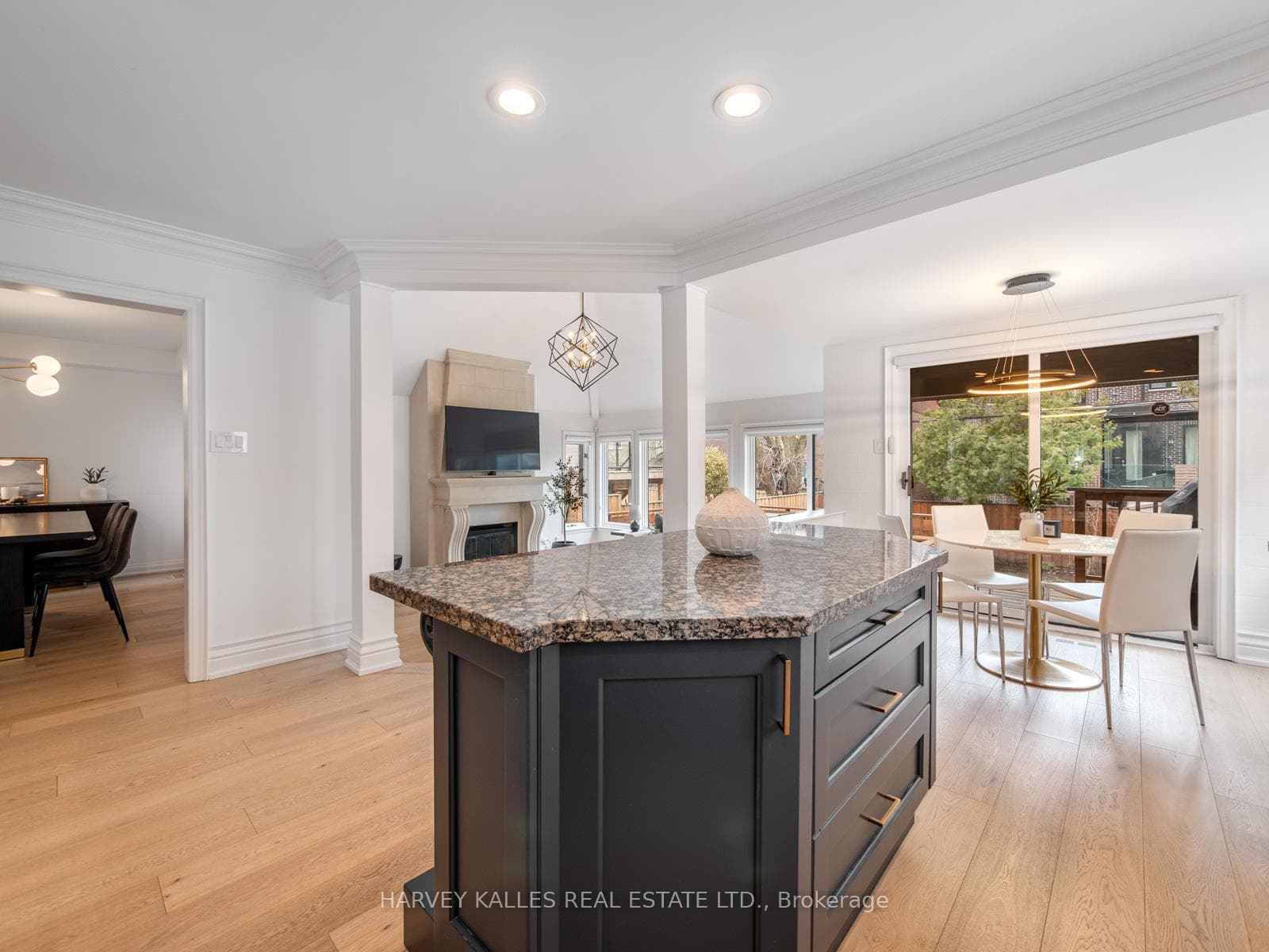 431 Douglas Avenue photo 13