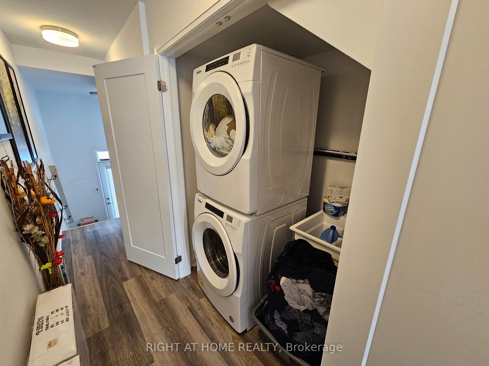156 Huron Street photo 9