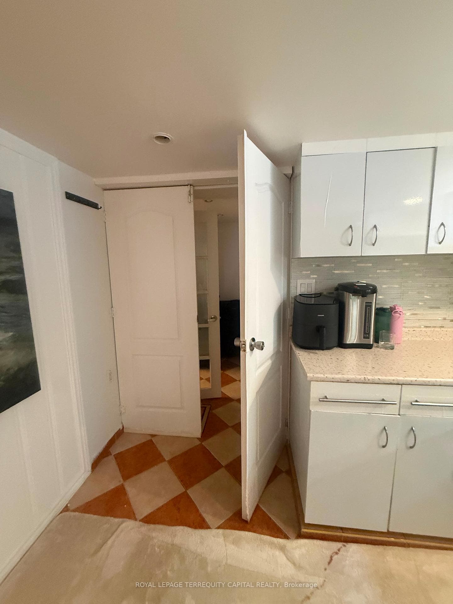 29 Glamis Avenue Unit Lower photo 9